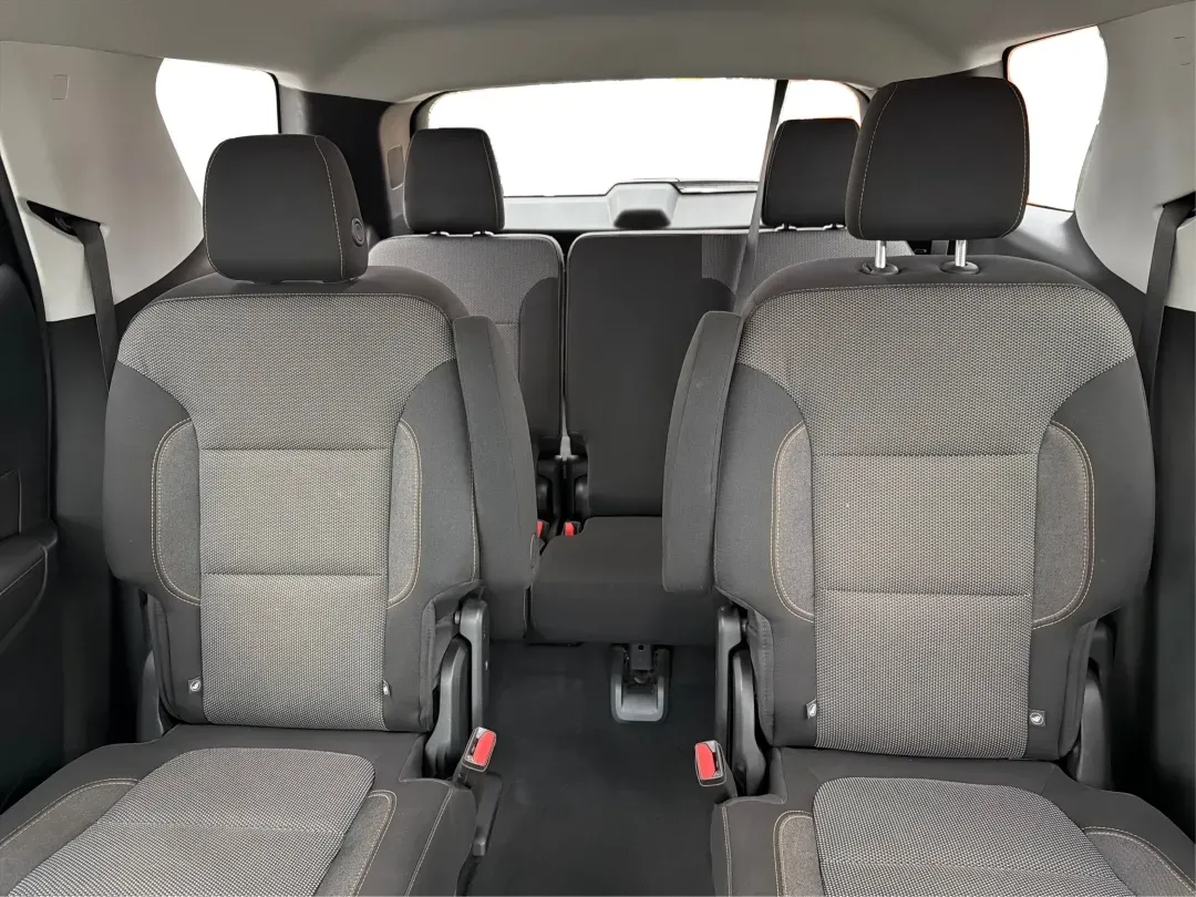 2018 Chevrolet Traverse 1LT (1GNERGKW6JJ) with an 3.6L V-6 gasoline direct injection engine, located at 8750 N County Rd 25A, Piqua, OH, 45356, (937) 908-9800, 40.164391, -84.232513 - Are you ready to elevate your family's adventures, all while cruising in unparalleled comfort and style? Look no further than this stunning 2018 Chevrolet Traverse 1LT, now available at Advantage Car and Credit in Fairborn, OH! With ample space, cutting-edge technology, and a robust engine, this SUV - Photo#14