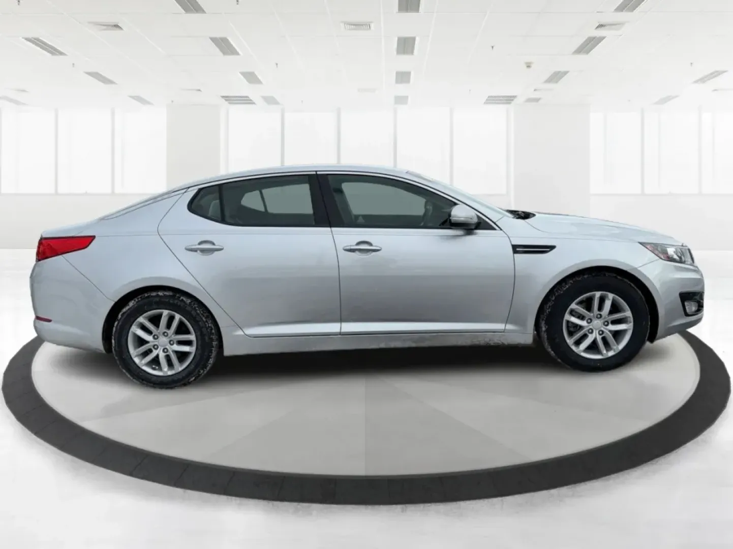 2013 Kia Optima LX (KNAGM4A74D5) with an 2.4L I-4 gasoline direct injection engine, located at 880 E. National Road, Vandalia, OH, 45377, (937) 908-9800, 39.891918, -84.183594 - **Discover Adventure with the 2013 Kia Optima LX at Advantage Car and Credit - Vandalia!** <br /> <br /> Are you ready to elevate your daily drive? Whether you're commuting to work, running errands, or planning a weekend getaway, the 2013 Kia Optima LX is the ideal sedan that seamlessly fits into y - Photo#1