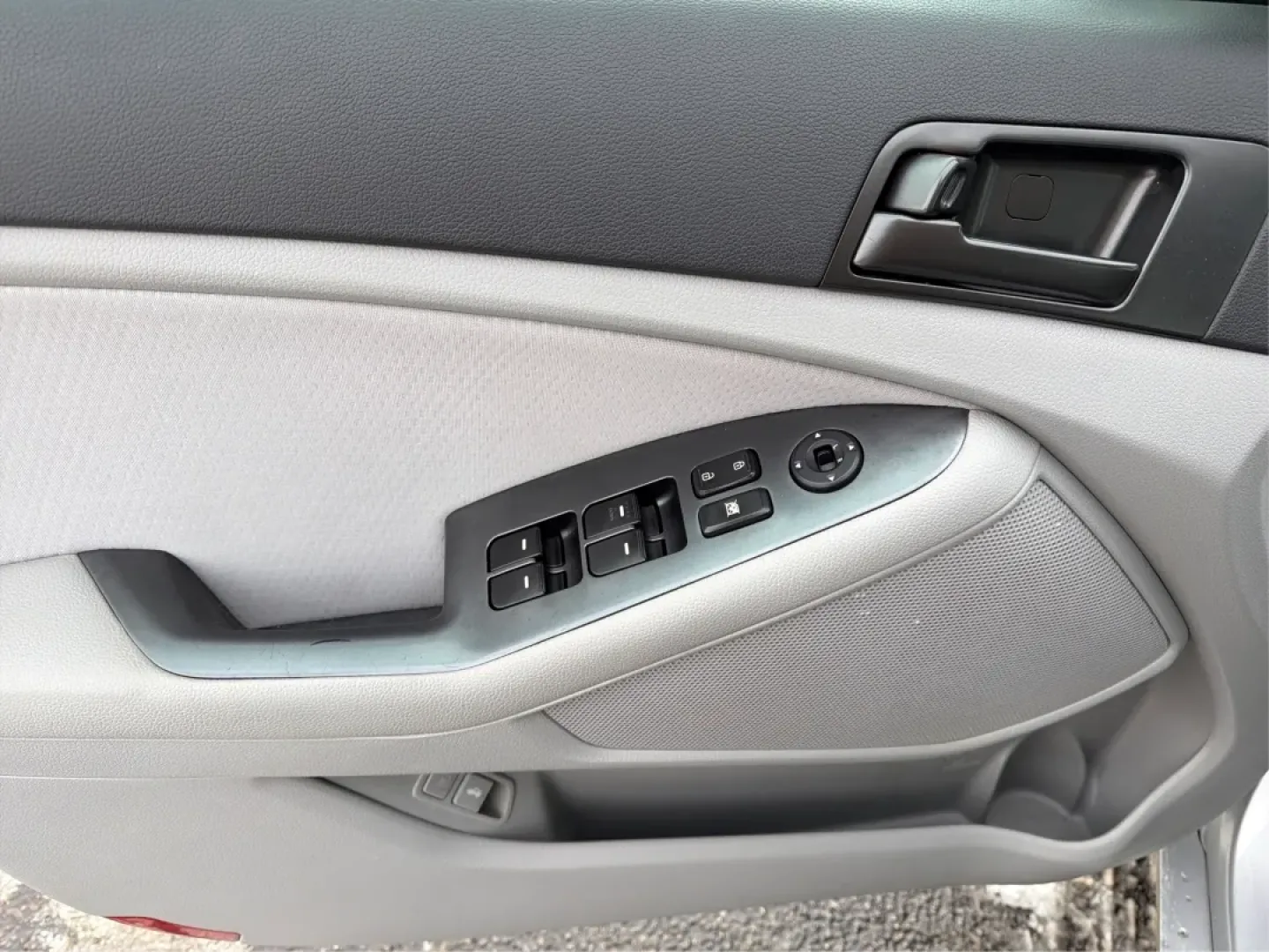 2013 Kia Optima LX (KNAGM4A74D5) with an 2.4L I-4 gasoline direct injection engine, located at 880 E. National Road, Vandalia, OH, 45377, (937) 908-9800, 39.891918, -84.183594 - **Discover Adventure with the 2013 Kia Optima LX at Advantage Car and Credit - Vandalia!** <br /> <br /> Are you ready to elevate your daily drive? Whether you're commuting to work, running errands, or planning a weekend getaway, the 2013 Kia Optima LX is the ideal sedan that seamlessly fits into y - Photo#18