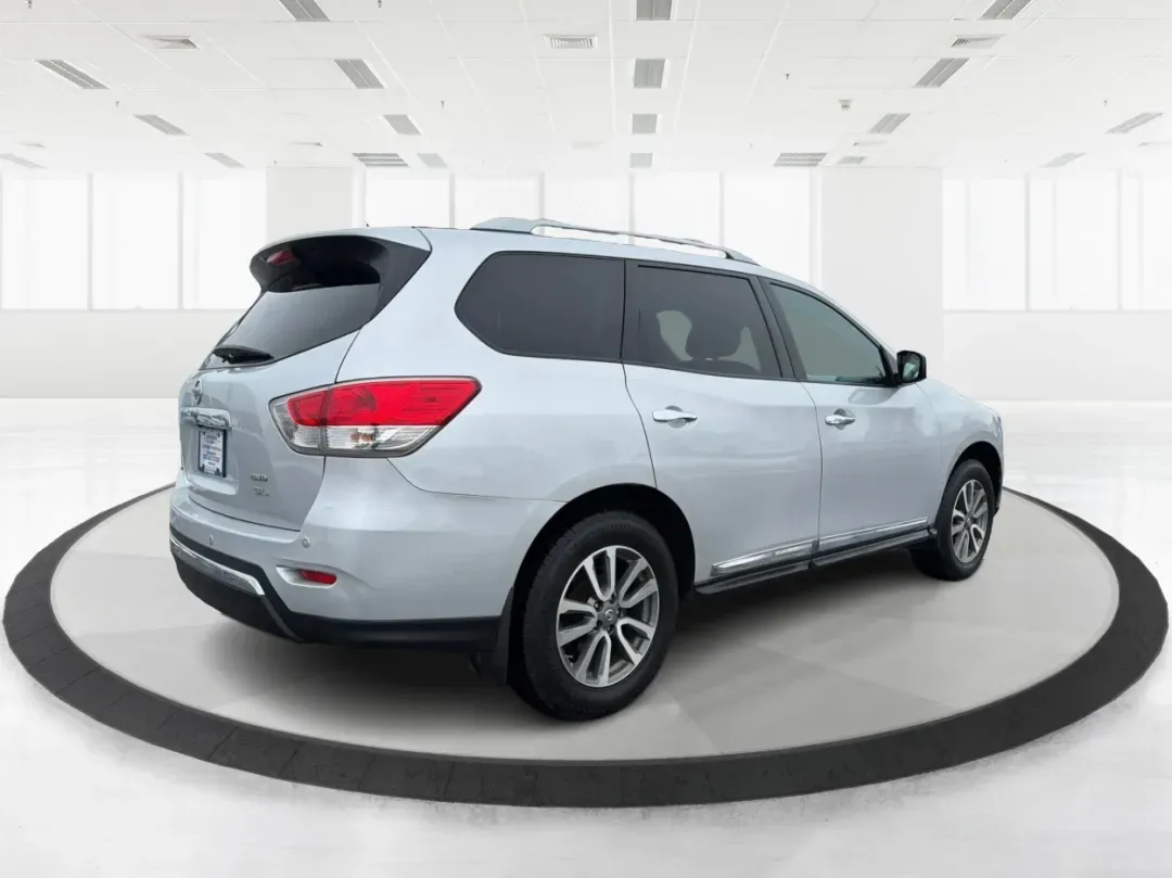 2013 Nissan Pathfinder SL (5N1AR2MM7DC) with an 3.5L V-6 DOHC engine, located at 1184 Kauffman Ave, Fairborn, OH, 45324, (937) 908-9800, 39.807072, -84.030914 - **Discover Your Next Adventure with the 2013 Nissan Pathfinder at Advantage Car and Credit in Fairborn, OH!**<br /> <br /> Are you ready to elevate your family outings or weekend adventures? Look no further than the 2013 Nissan Pathfinder SL, a spacious and dependable SUV perfect for growing familie - Photo#2