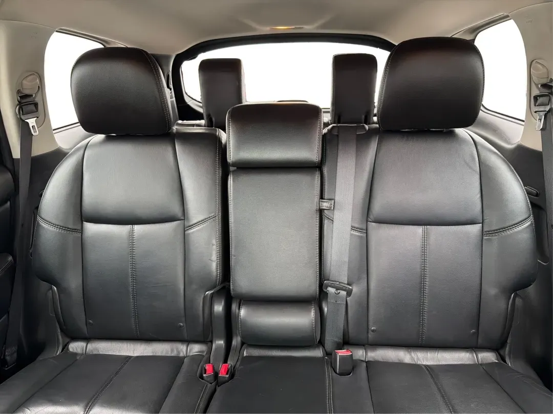 2013 Nissan Pathfinder SL (5N1AR2MM7DC) with an 3.5L V-6 DOHC engine, located at 1184 Kauffman Ave, Fairborn, OH, 45324, (937) 908-9800, 39.807072, -84.030914 - **Discover Your Next Adventure with the 2013 Nissan Pathfinder at Advantage Car and Credit in Fairborn, OH!**<br /> <br /> Are you ready to elevate your family outings or weekend adventures? Look no further than the 2013 Nissan Pathfinder SL, a spacious and dependable SUV perfect for growing familie - Photo#14