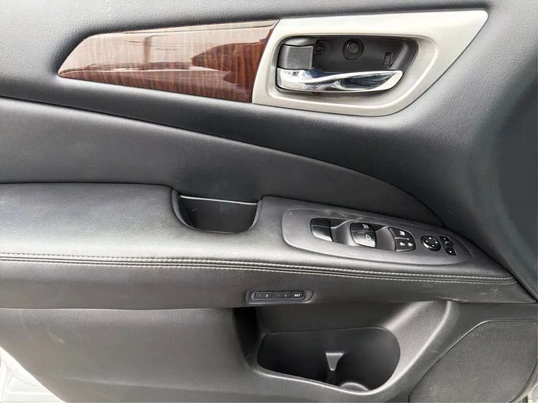 2013 Nissan Pathfinder SL (5N1AR2MM7DC) with an 3.5L V-6 DOHC engine, located at 1184 Kauffman Ave, Fairborn, OH, 45324, (937) 908-9800, 39.807072, -84.030914 - **Discover Your Next Adventure with the 2013 Nissan Pathfinder at Advantage Car and Credit in Fairborn, OH!**<br /> <br /> Are you ready to elevate your family outings or weekend adventures? Look no further than the 2013 Nissan Pathfinder SL, a spacious and dependable SUV perfect for growing familie - Photo#18