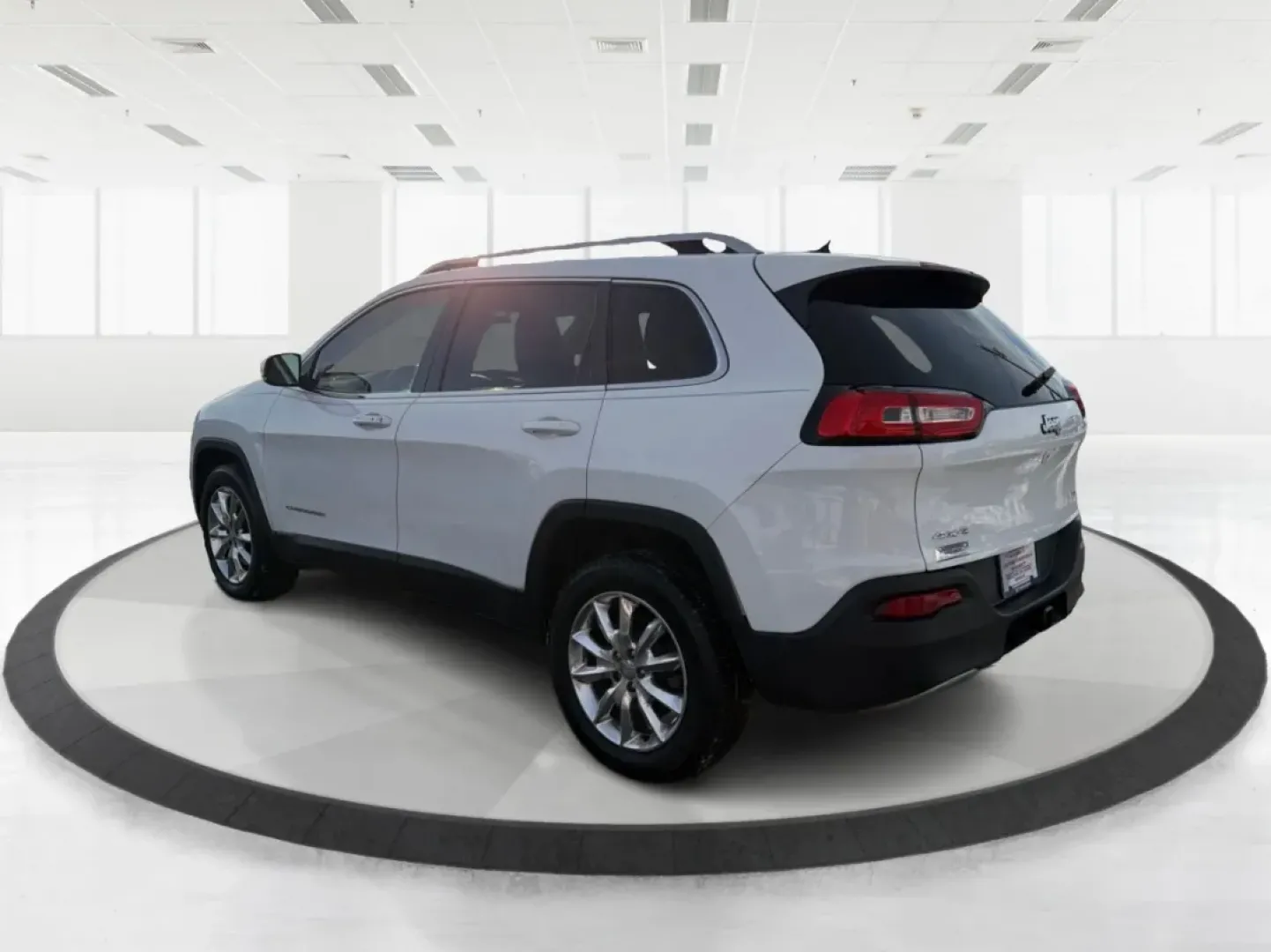 2014 Jeep Cherokee Limited (1C4PJMDS7EW) with an Other engine, located at 8750 N County Rd 25A, Piqua, OH, 45356, (937) 908-9800, 40.164391, -84.232513 - **Adventure Awaits in the 2014 Jeep Cherokee Limited Perfect for Families or Weekend Getaways!**<br /> <br /> Are you looking for a vehicle that's as versatile as your lifestyle? The 2014 Jeep Cherokee Limited, available at Advantage Car and Credit - Piqua, is your ticket to freedom on the open roa - Photo#4