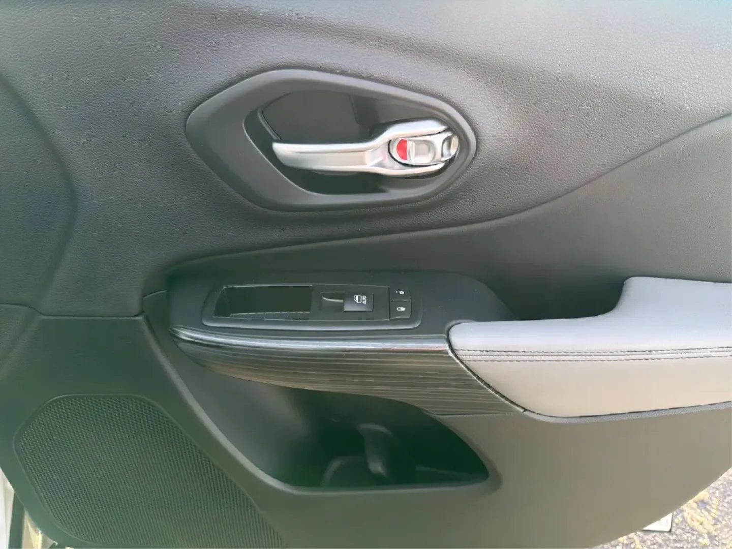 2014 Jeep Cherokee Limited (1C4PJMDS7EW) with an Other engine, located at 8750 N County Rd 25A, Piqua, OH, 45356, (937) 908-9800, 40.164391, -84.232513 - **Adventure Awaits in the 2014 Jeep Cherokee Limited Perfect for Families or Weekend Getaways!**<br /> <br /> Are you looking for a vehicle that's as versatile as your lifestyle? The 2014 Jeep Cherokee Limited, available at Advantage Car and Credit - Piqua, is your ticket to freedom on the open roa - Photo#20