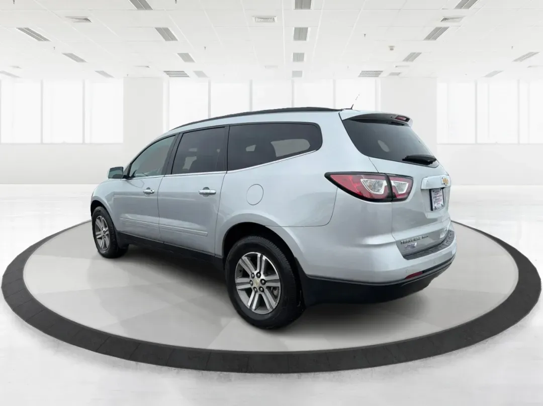 2017 Chevrolet Traverse 1LT (1GNKVGKD1HJ) with an 3.6L V-6 gasoline direct injection engine, located at 880 E. National Road, Vandalia, OH, 45377, (937) 908-9800, 39.891918, -84.183594 - **Adventure Awaits with the 2017 Chevrolet Traverse at Advantage Car and Credit!**<br /> <br /> Are you ready to elevate your family road trips or weekend adventures? Look no further than our stunning 2017 Chevrolet Traverse, available now at Advantage Car and Credit in Vandalia, OH. This spacious S - Photo#4