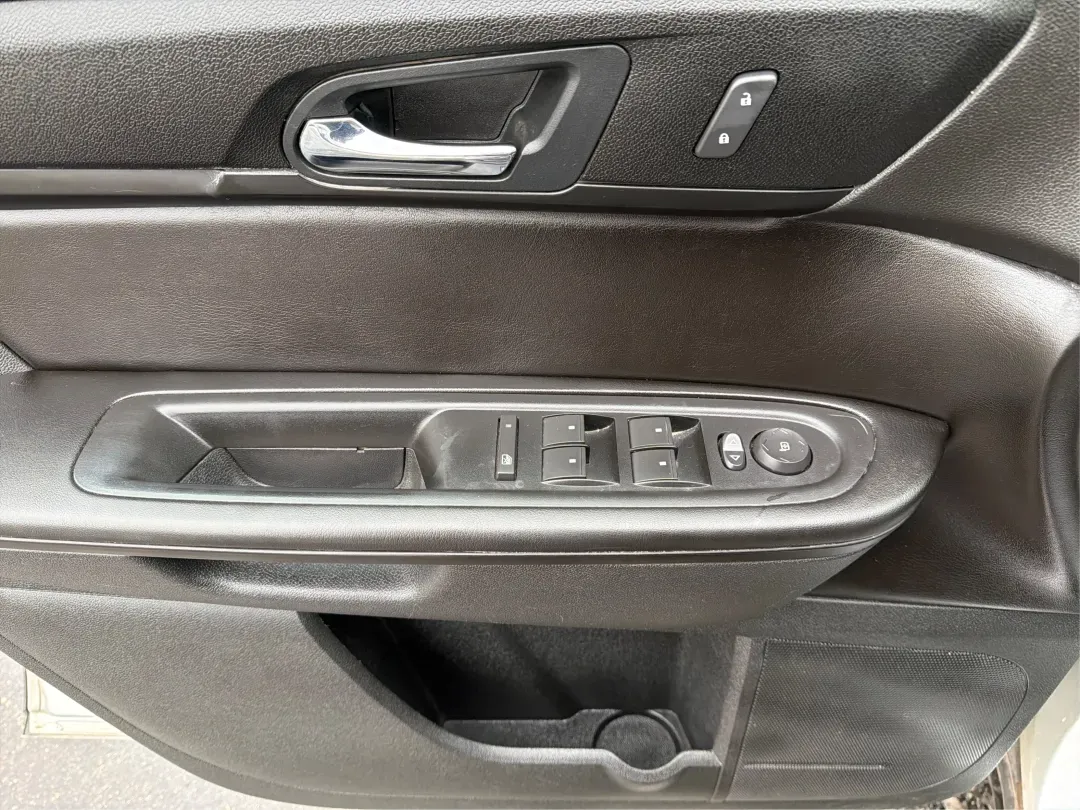 2017 Chevrolet Traverse 1LT (1GNKVGKD1HJ) with an 3.6L V-6 gasoline direct injection engine, located at 880 E. National Road, Vandalia, OH, 45377, (937) 908-9800, 39.891918, -84.183594 - **Adventure Awaits with the 2017 Chevrolet Traverse at Advantage Car and Credit!**<br /> <br /> Are you ready to elevate your family road trips or weekend adventures? Look no further than our stunning 2017 Chevrolet Traverse, available now at Advantage Car and Credit in Vandalia, OH. This spacious S - Photo#19