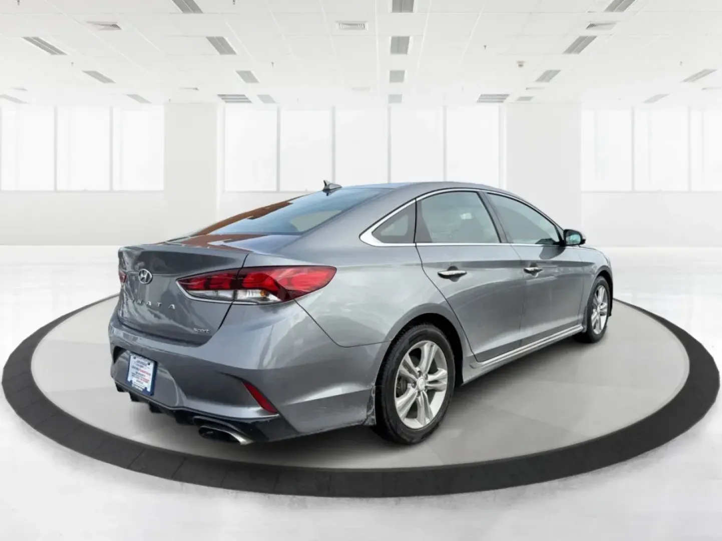 2018 Hyundai Sonata Sport (5NPE34AF6JH) with an 2.4L I-4 gasoline direct injection engine, located at 880 E. National Road, Vandalia, OH, 45377, (937) 908-9800, 39.891918, -84.183594 - **Discover the 2018 Hyundai Sonata Sport: Elevate Your Daily Commute in Style!**<br /> <br /> Are you seeking a vehicle that perfectly balances style, comfort, and reliability for your daily commute or family outings? Look no further than this stunning 2018 Hyundai Sonata Sport, available now at Adv - Photo#2