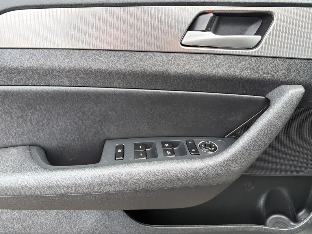 2018 Hyundai Sonata Sport (5NPE34AF6JH) with an 2.4L I-4 gasoline direct injection engine, located at 880 E. National Road, Vandalia, OH, 45377, (937) 908-9800, 39.891918, -84.183594 - **Discover the 2018 Hyundai Sonata Sport: Elevate Your Daily Commute in Style!**<br /> <br /> Are you seeking a vehicle that perfectly balances style, comfort, and reliability for your daily commute or family outings? Look no further than this stunning 2018 Hyundai Sonata Sport, available now at Adv - Photo#17