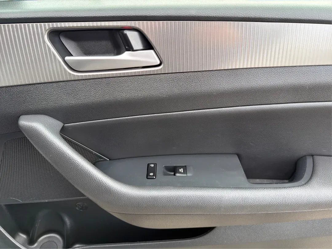 2018 Hyundai Sonata Sport (5NPE34AF6JH) with an 2.4L I-4 gasoline direct injection engine, located at 880 E. National Road, Vandalia, OH, 45377, (937) 908-9800, 39.891918, -84.183594 - **Discover the 2018 Hyundai Sonata Sport: Elevate Your Daily Commute in Style!**<br /> <br /> Are you seeking a vehicle that perfectly balances style, comfort, and reliability for your daily commute or family outings? Look no further than this stunning 2018 Hyundai Sonata Sport, available now at Adv - Photo#18