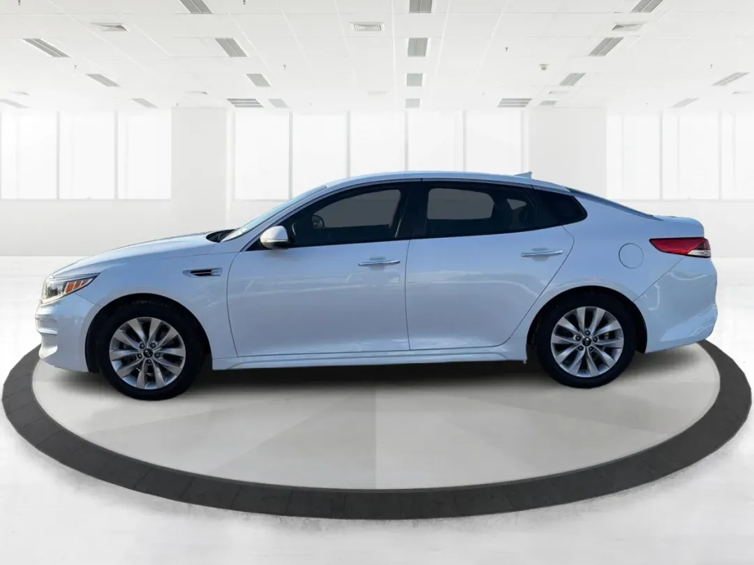 2018 Kia Optima LX (5XXGT4L39JG) with an Theta II 2.4L I-4 gasoline direct injection engine, located at 1951 S Dayton Lakeview Rd., New Carlisle, OH, 45344, (937) 908-9800, 39.890999, -84.050255 - Discover the perfect blend of style, comfort, and reliability with the 2018 Kia Optima LX, now available at Advantage Car and Credit in New Carlisle, OH. This sedan is designed for those who appreciate a smooth driving experience and high-end features, making it an ideal choice for budget-conscious - Photo#5