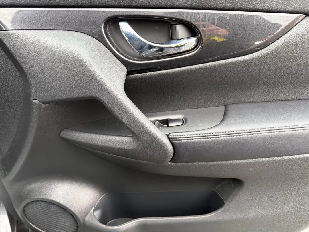 2017 Nissan Rogue SV (5N1AT2MV8HC) with an 2.5L I-4 DOHC engine, located at 1099 N County Rd 25A , Troy, OH, 45373, (937) 908-9800, 40.057079, -84.212883 - **Adventure Awaits with the 2017 Nissan Rogue SV Perfect for Growing Families!**<br /> <br /> Are you in search of a reliable SUV that fits your active lifestyle? Look no further than this 2017 Nissan Rogue SV, available now at Advantage Car and Credit - Troy! This spacious sport utility vehicle is - Photo#18