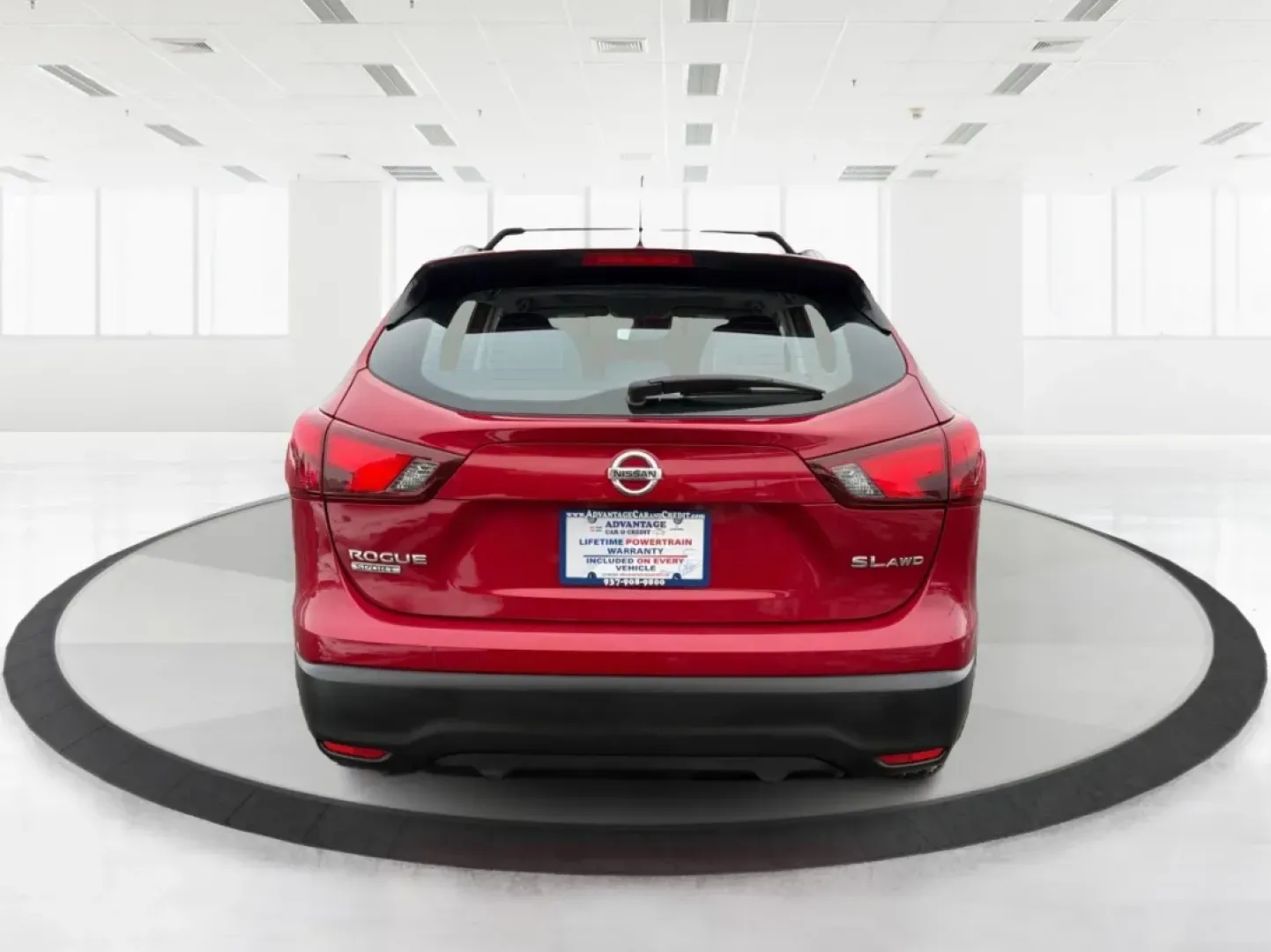 2018 Nissan Rogue SL (JN1BJ1CRXJW) with an 2L I-4 gasoline direct injection engine, located at 8750 N County Rd 25A, Piqua, OH, 45356, (937) 908-9800, 40.164391, -84.232513 - **Adventure Awaits with the 2018 Nissan Rogue SL at Advantage Car and Credit - Fairborn!**<br /> <br /> Are you ready to elevate your driving experience and create unforgettable memories on the road? The 2018 Nissan Rogue SL is the ideal companion for growing families, weekend adventurers, or anyone - Photo#3