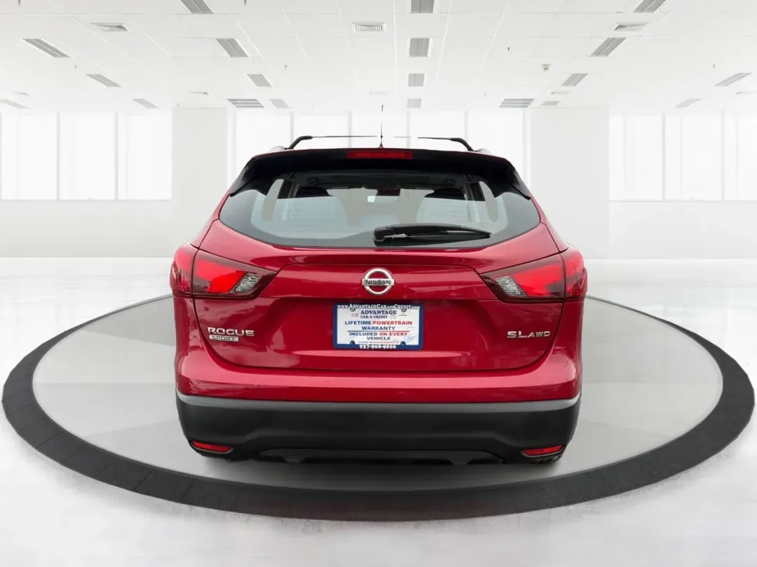 2018 Nissan Rogue SL (JN1BJ1CRXJW) with an 2L I-4 gasoline direct injection engine, located at 1184 Kauffman Ave, Fairborn, OH, 45324, (937) 908-9800, 39.807072, -84.030914 - **Adventure Awaits with the 2018 Nissan Rogue SL at Advantage Car and Credit - Fairborn!**<br /> <br /> Are you ready to elevate your driving experience and create unforgettable memories on the road? The 2018 Nissan Rogue SL is the ideal companion for growing families, weekend adventurers, or anyone - Photo#3