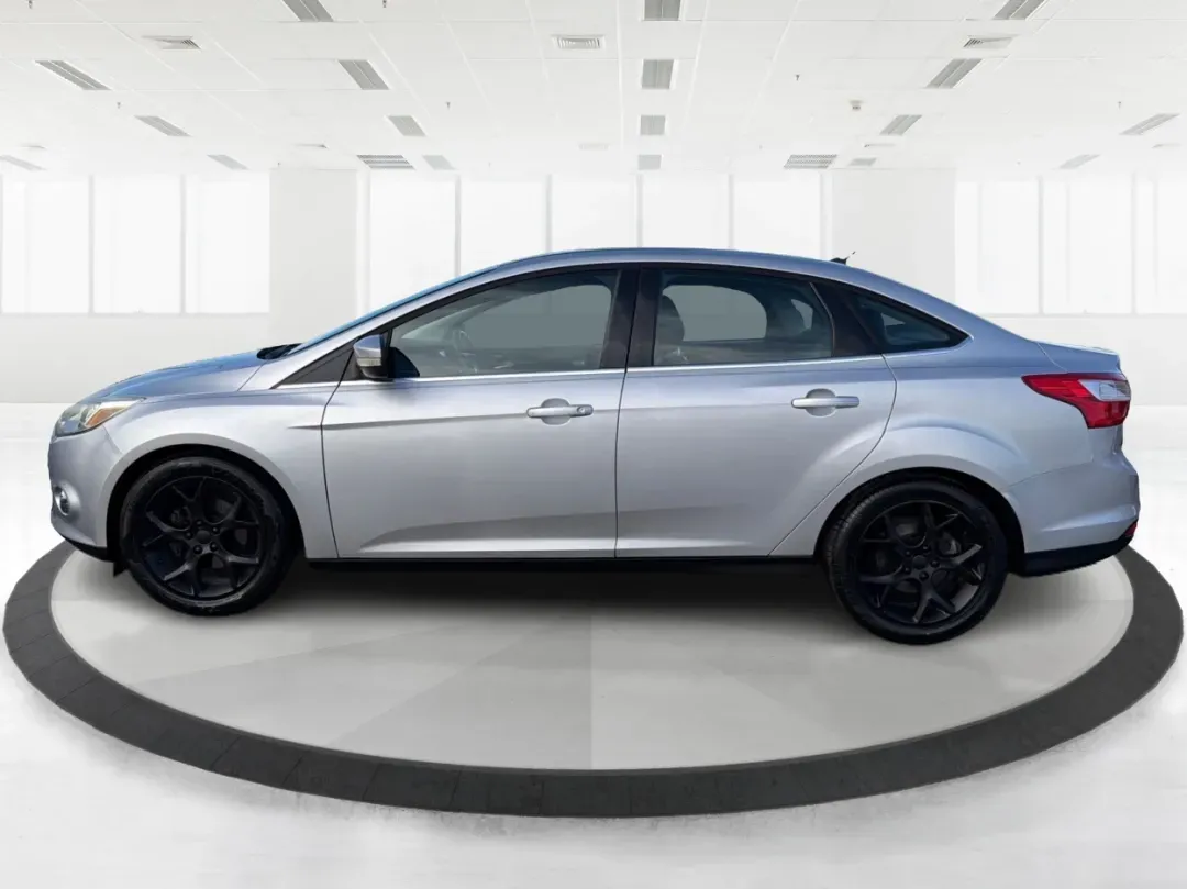 2012 Ford Focus SEL (1FAHP3H28CL) with an 2L I-4 gasoline direct injection engine, located at 8750 N County Rd 25A, Piqua, OH, 45356, (937) 908-9800, 40.164391, -84.232513 - ### Experience Comfort and Convenience with the 2012 Ford Focus SEL at Advantage Car and Credit - Piqua<br /> <br /> Are you searching for a reliable vehicle that perfectly complements your busy lifestyle? Whether you're commuting to work, running errands around Piqua, or planning a family road trip - Photo#5