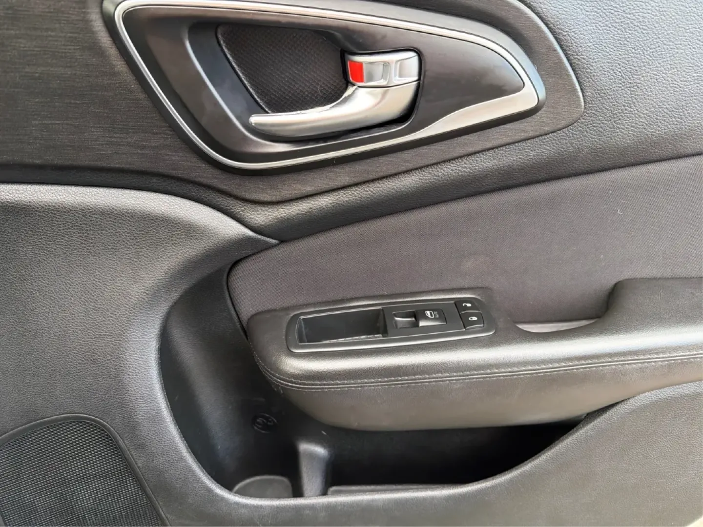 2015 Chrysler 200 Limited (1C3CCCAB3FN) with an 2.4L L4 DOHC 16V engine, 9-Speed Automatic transmission, located at 880 E. National Road, Vandalia, OH, 45377, (937) 908-9800, 39.891918, -84.183594 - **Elevate Your Everyday Commute with the 2015 Chrysler 200 Limited**<br /> <br /> Are you searching for a stylish and reliable sedan that can effortlessly handle your daily commutes and weekend adventures? Look no further than this stunning 2015 Chrysler 200 Limited, available now at Advantage Car a - Photo#20