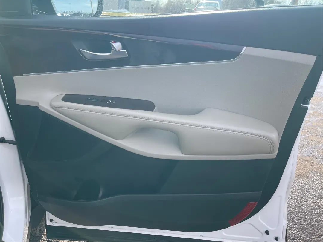 2017 Kia Sorento 2.4L LX (5XYPG4A37HG) with an 2.4L I-4 gasoline direct injection engine, located at 1951 S Dayton Lakeview Rd., New Carlisle, OH, 45344, (937) 908-9800, 39.890999, -84.050255 - **Adventure Awaits: Drive Home the 2017 Kia Sorento LX from Advantage Car and Credit!**<br /> <br /> Are you ready to embark on weekend adventures, family road trips, or daily commutes? The 2017 Kia Sorento LX, available at Advantage Car and Credit in New Carlisle, OH, is the perfect companion for e - Photo#19