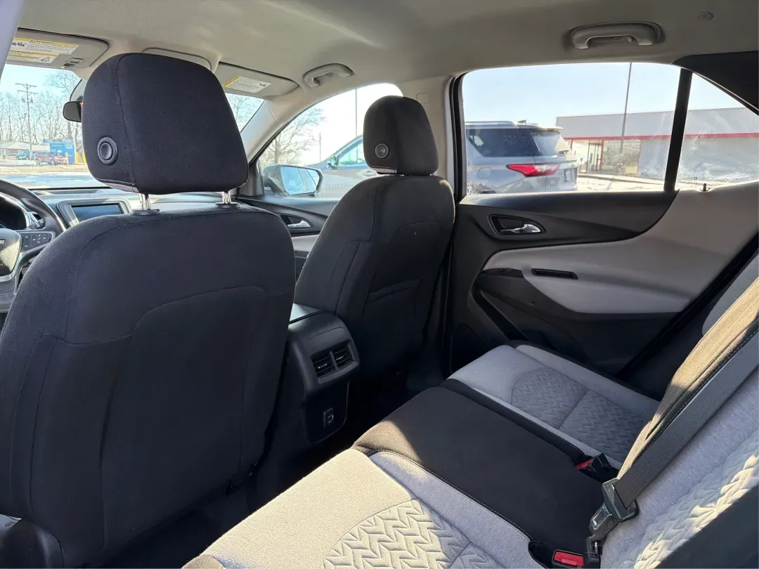 2022 Chevrolet Equinox AWD 1FL (2GNAX5EV4N6) with an 1.5L I-4 gasoline direct injection engine, located at 1951 S Dayton Lakeview Rd., New Carlisle, OH, 45344, (937) 908-9800, 39.890999, -84.050255 - **Discover Your Next Adventure with the 2022 Chevrolet Equinox at Advantage Car and Credit - New Carlisle!**<br /> <br /> If you're in the market for a versatile SUV that effortlessly blends family-friendly features with modern technology, look no further than this stunning 2022 Chevrolet Equinox. P - Photo#10