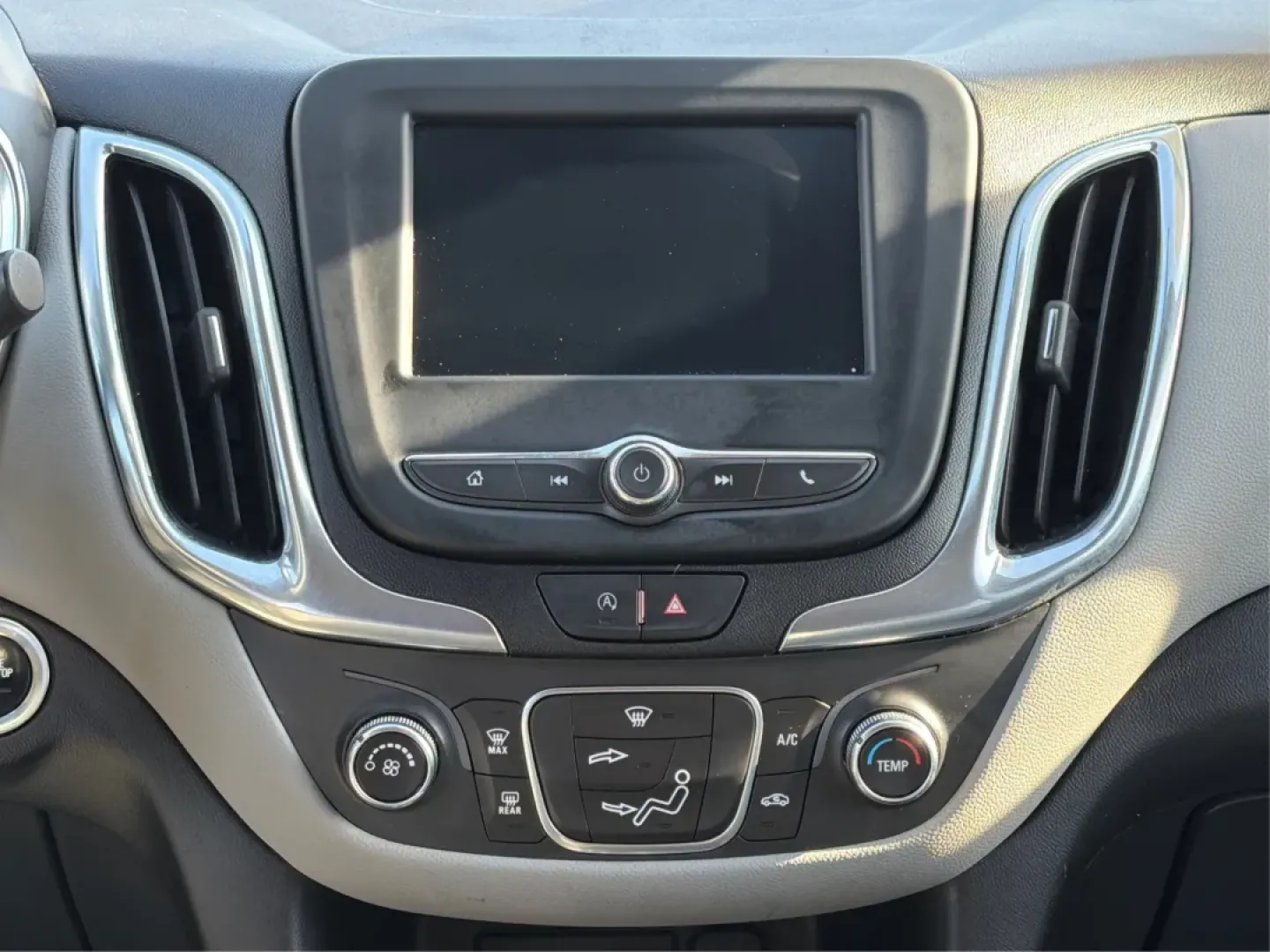 2022 Chevrolet Equinox AWD 1FL (2GNAX5EV4N6) with an 1.5L I-4 gasoline direct injection engine, 6A transmission, located at 8750 N County Rd 25A, Piqua, OH, 45356, (937) 908-9800, 40.164391, -84.232513 - **Discover Your Next Adventure with the 2022 Chevrolet Equinox at Advantage Car and Credit - New Carlisle!**<br /> <br /> If you're in the market for a versatile SUV that effortlessly blends family-friendly features with modern technology, look no further than this stunning 2022 Chevrolet Equinox. P - Photo#13