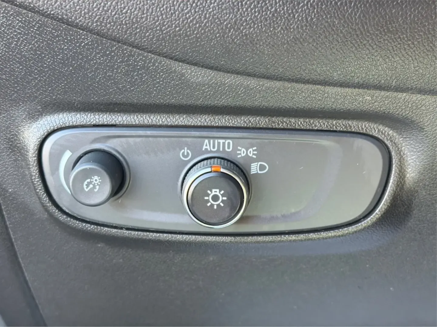 2022 Chevrolet Equinox AWD 1FL (2GNAX5EV4N6) with an 1.5L I-4 gasoline direct injection engine, 6A transmission, located at 8750 N County Rd 25A, Piqua, OH, 45356, (937) 908-9800, 40.164391, -84.232513 - **Discover Your Next Adventure with the 2022 Chevrolet Equinox at Advantage Car and Credit - New Carlisle!**<br /> <br /> If you're in the market for a versatile SUV that effortlessly blends family-friendly features with modern technology, look no further than this stunning 2022 Chevrolet Equinox. P - Photo#17