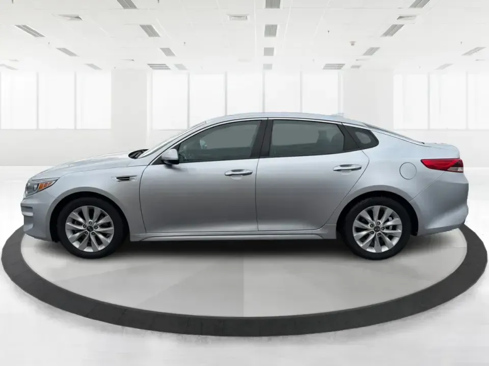 2017 Kia Optima LX (5XXGT4L31HG) with an Theta II 2.4L I-4 gasoline direct injection engine, 6A transmission, located at 880 E. National Road, Vandalia, OH, 45377, (937) 908-9800, 39.891918, -84.183594 - Are you ready to elevate your daily drive while embracing a lifestyle of convenience and reliability? Look no further than this stunning 2017 Kia Optima LX, available now at Advantage Car and Credit in Piqua, OH! This sedan is perfect for budget-conscious buyers seeking an efficient and stylish vehi - Photo#5