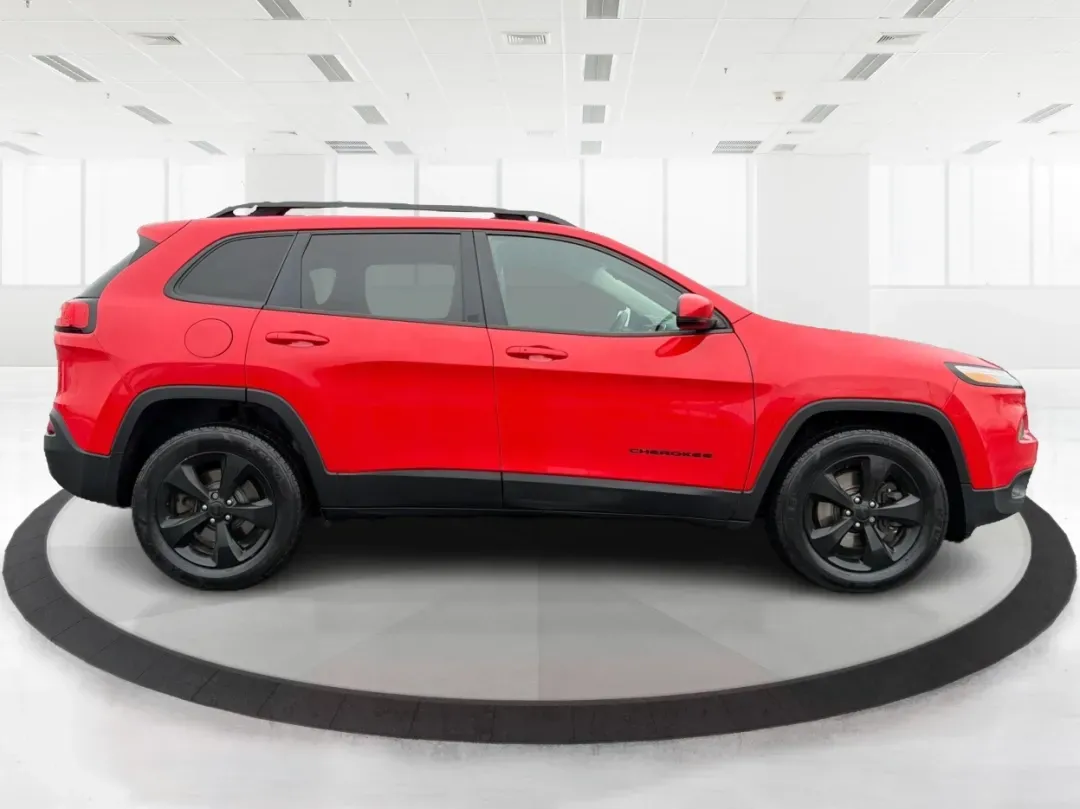 2018 Jeep Cherokee Limited 4x4 (1C4PJMDB4JD) with an Other engine, located at 1951 S Dayton Lakeview Rd., New Carlisle, OH, 45344, (937) 908-9800, 39.890999, -84.050255 - **Adventure Awaits with the 2018 Jeep Cherokee Limited 4x4!**<br /> <br /> Are you ready to elevate your daily drive or embark on unforgettable weekend adventures? Look no further than this stunning 2018 Jeep Cherokee Limited 4x4, now available at Advantage Car and Credit, your trusted Buy Here Pay - Photo#1