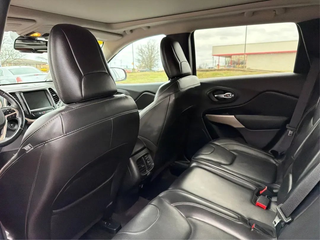 2018 Jeep Cherokee Limited 4x4 (1C4PJMDB4JD) with an Other engine, located at 1951 S Dayton Lakeview Rd., New Carlisle, OH, 45344, (937) 908-9800, 39.890999, -84.050255 - **Adventure Awaits with the 2018 Jeep Cherokee Limited 4x4!**<br /> <br /> Are you ready to elevate your daily drive or embark on unforgettable weekend adventures? Look no further than this stunning 2018 Jeep Cherokee Limited 4x4, now available at Advantage Car and Credit, your trusted Buy Here Pay - Photo#10