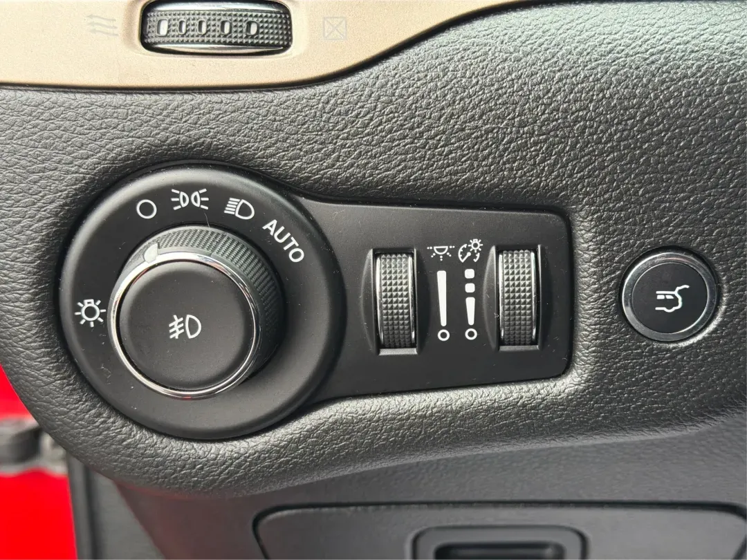 2018 Jeep Cherokee Limited 4x4 (1C4PJMDB4JD) with an Other engine, located at 1951 S Dayton Lakeview Rd., New Carlisle, OH, 45344, (937) 908-9800, 39.890999, -84.050255 - **Adventure Awaits with the 2018 Jeep Cherokee Limited 4x4!**<br /> <br /> Are you ready to elevate your daily drive or embark on unforgettable weekend adventures? Look no further than this stunning 2018 Jeep Cherokee Limited 4x4, now available at Advantage Car and Credit, your trusted Buy Here Pay - Photo#16