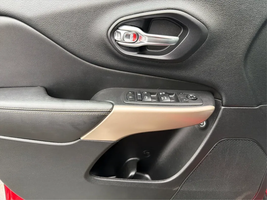 2018 Jeep Cherokee Limited 4x4 (1C4PJMDB4JD) with an Other engine, located at 1951 S Dayton Lakeview Rd., New Carlisle, OH, 45344, (937) 908-9800, 39.890999, -84.050255 - **Adventure Awaits with the 2018 Jeep Cherokee Limited 4x4!**<br /> <br /> Are you ready to elevate your daily drive or embark on unforgettable weekend adventures? Look no further than this stunning 2018 Jeep Cherokee Limited 4x4, now available at Advantage Car and Credit, your trusted Buy Here Pay - Photo#18