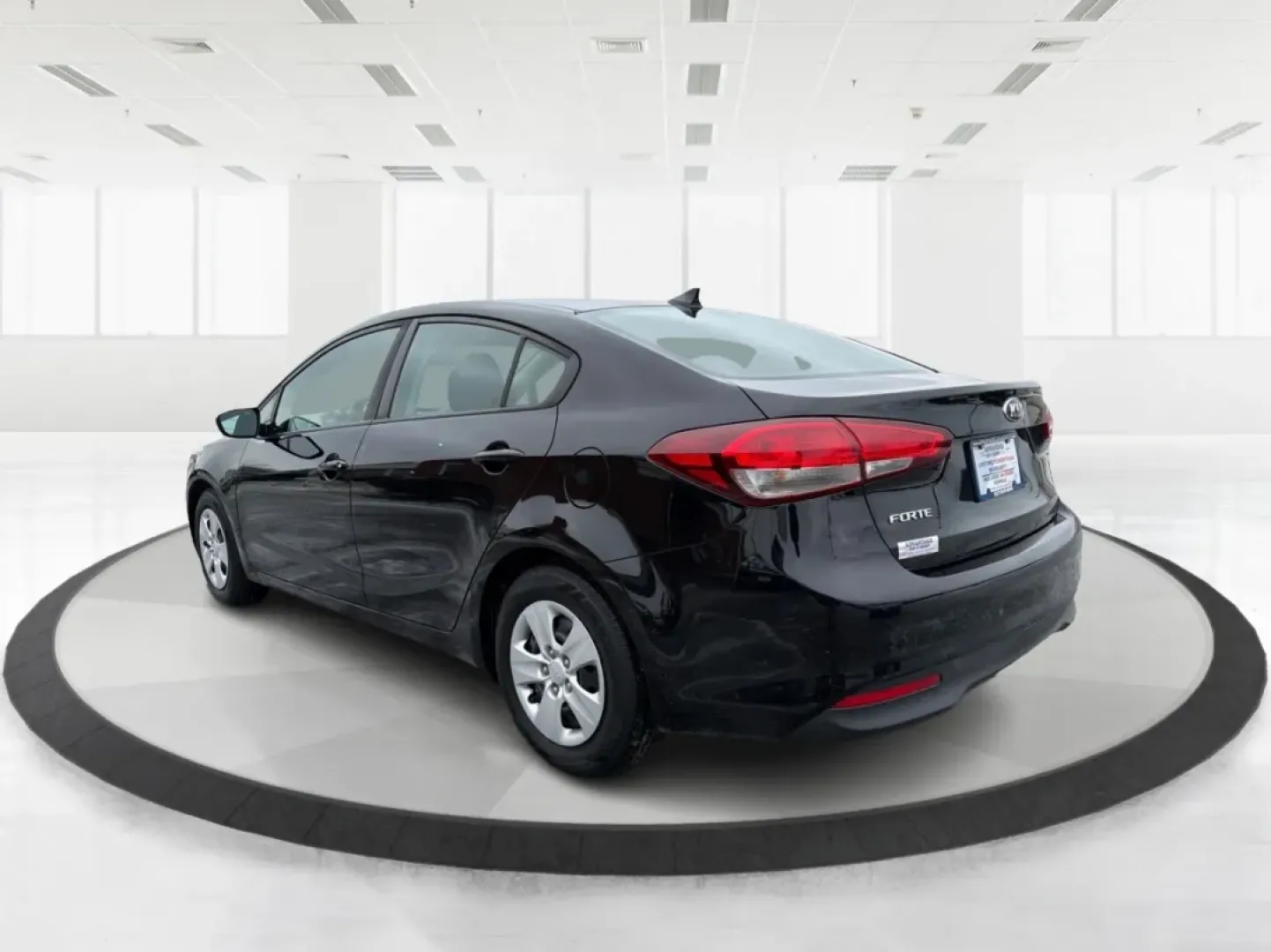 2018 Kia Forte LX (3KPFK4A71JE) with an 2L I-4 DOHC engine, located at 1951 S Dayton Lakeview Rd., New Carlisle, OH, 45344, (937) 908-9800, 39.890999, -84.050255 - **Discover Your Next Adventure with the 2018 Kia Forte at Advantage Car and Credit!**<br /> <br /> Are you in the market for a reliable and stylish sedan that accommodates your busy lifestyle? Look no further than this stunning 2018 Kia Forte LX, available now at Advantage Car and Credit in New Carl - Photo#4