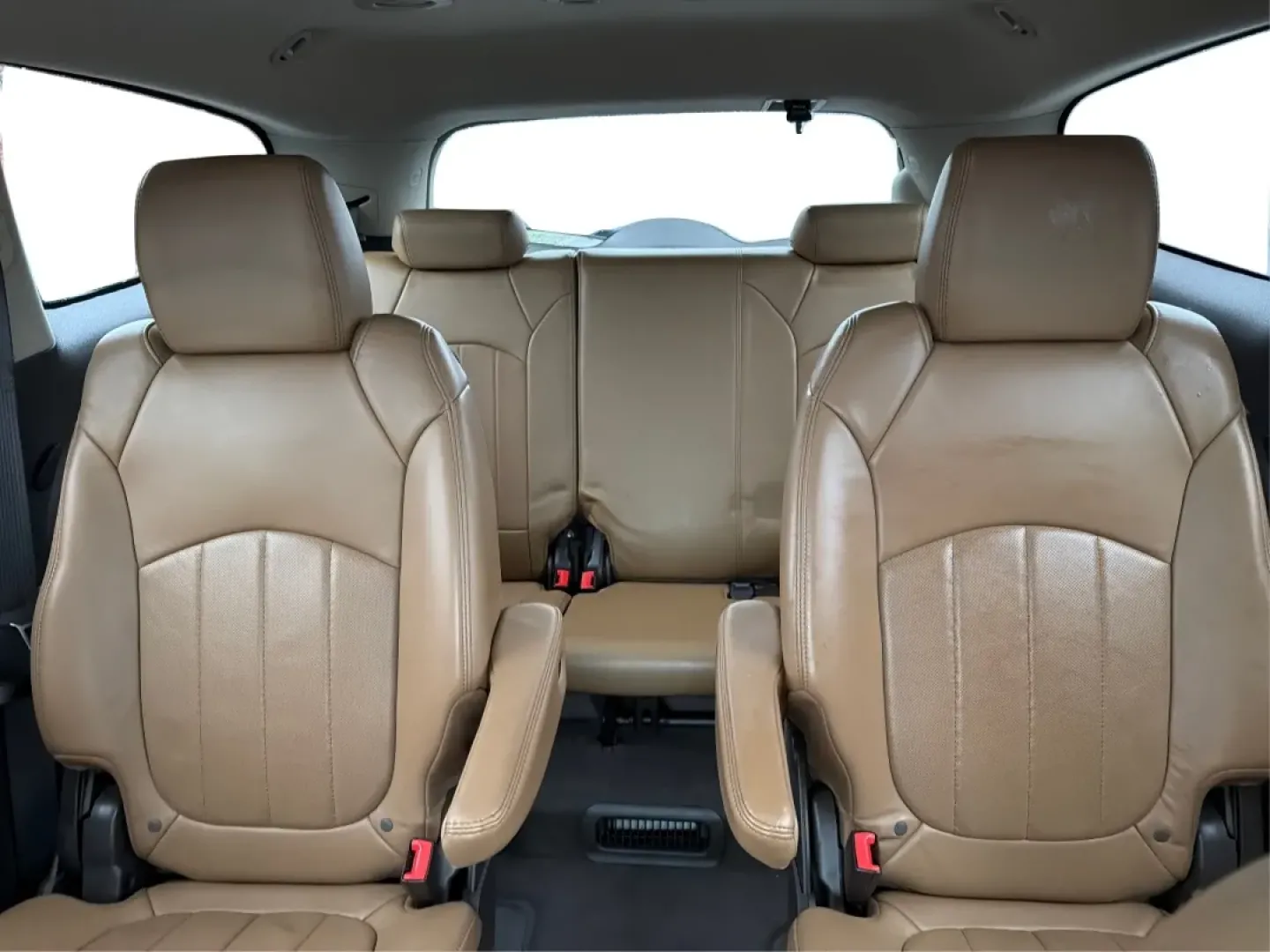 2014 Buick Enclave Leather (5GAKVBKD7EJ) with an 3.6L V-6 gasoline direct injection engine, located at 1184 Kauffman Ave, Fairborn, OH, 45324, (937) 908-9800, 39.807072, -84.030914 - **Experience the Ultimate Family Adventure with the 2014 Buick Enclave at Advantage Car and Credit!** <br /> <br /> Are you a growing family seeking the perfect vehicle to accommodate your busy lifestyle? Look no further than this stunning 2014 Buick Enclave, now available at Advantage Car and Credi - Photo#13