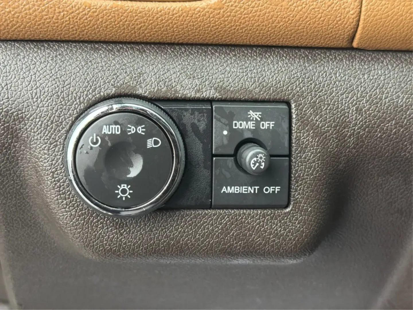 2014 Buick Enclave Leather (5GAKVBKD7EJ) with an 3.6L V-6 gasoline direct injection engine, located at 1184 Kauffman Ave, Fairborn, OH, 45324, (937) 908-9800, 39.807072, -84.030914 - **Experience the Ultimate Family Adventure with the 2014 Buick Enclave at Advantage Car and Credit!** <br /> <br /> Are you a growing family seeking the perfect vehicle to accommodate your busy lifestyle? Look no further than this stunning 2014 Buick Enclave, now available at Advantage Car and Credi - Photo#16