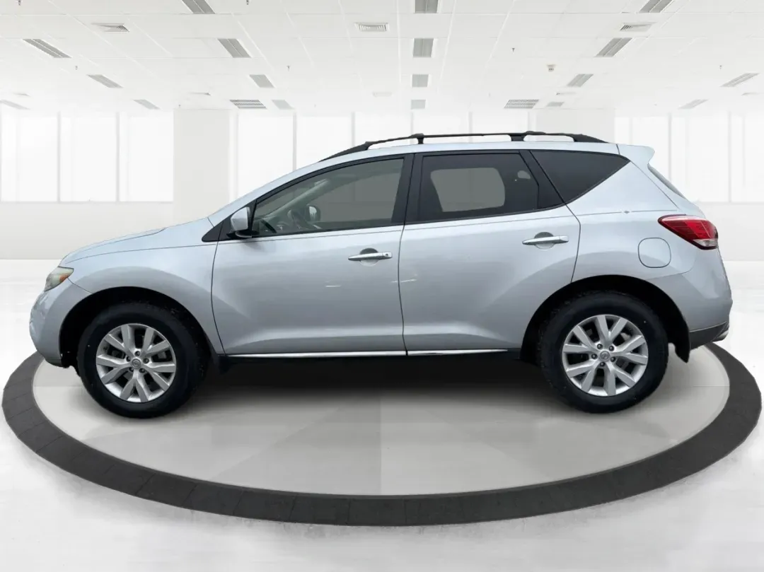 2014 Nissan Murano SL AWD (JN8AZ1MW2EW) with an 3.5L V6 DOHC 24V engine, Continuously Variable Transmission transmission, located at 1184 Kauffman Ave, Fairborn, OH, 45324, (937) 908-9800, 39.807072, -84.030914 - Discover the perfect blend of comfort, versatility, and reliability with the 2014 Nissan Murano SL AWD, available now at Advantage Car and Credit in Fairborn, OH. Whether you're a growing family needing extra space, a commuter seeking efficiency, or someone who loves weekend adventures, this SUV is - Photo#5