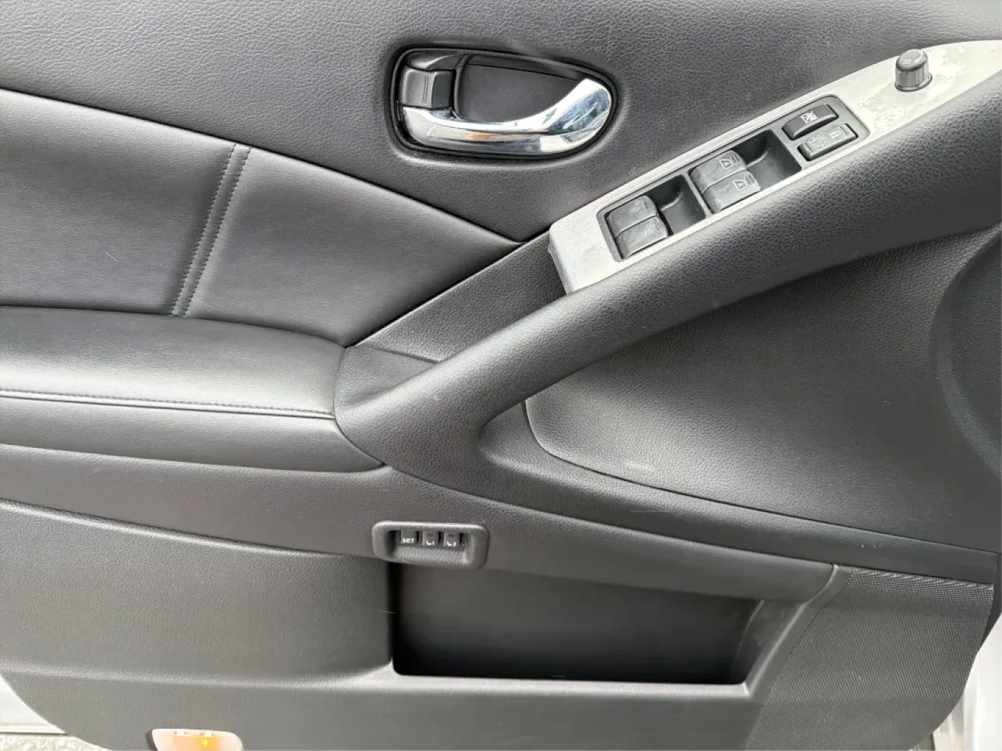 2014 Nissan Murano SL AWD (JN8AZ1MW2EW) with an 3.5L V6 DOHC 24V engine, Continuously Variable Transmission transmission, located at 1184 Kauffman Ave, Fairborn, OH, 45324, (937) 908-9800, 39.807072, -84.030914 - Discover the perfect blend of comfort, versatility, and reliability with the 2014 Nissan Murano SL AWD, available now at Advantage Car and Credit in Fairborn, OH. Whether you're a growing family needing extra space, a commuter seeking efficiency, or someone who loves weekend adventures, this SUV is - Photo#18