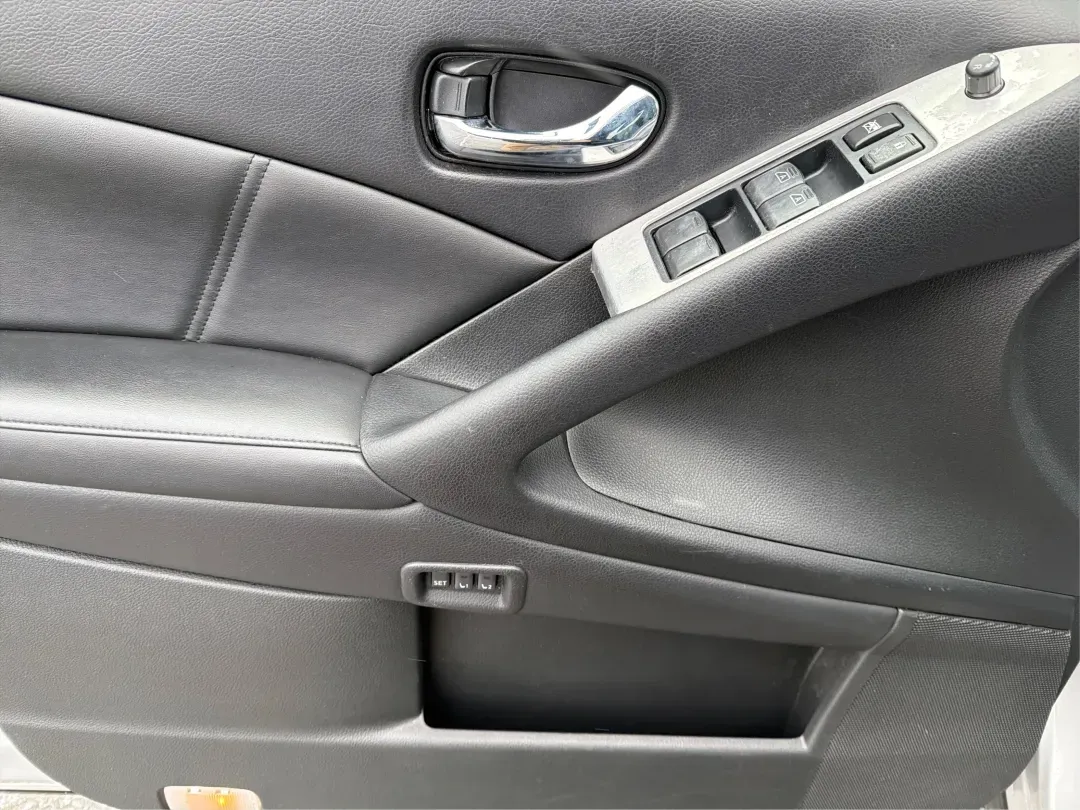 2014 Nissan Murano SL AWD (JN8AZ1MW2EW) with an 3.5L V6 DOHC 24V engine, Continuously Variable Transmission transmission, located at 1184 Kauffman Ave, Fairborn, OH, 45324, (937) 908-9800, 39.807072, -84.030914 - Discover the perfect blend of comfort, versatility, and reliability with the 2014 Nissan Murano SL AWD, available now at Advantage Car and Credit in Fairborn, OH. Whether you're a growing family needing extra space, a commuter seeking efficiency, or someone who loves weekend adventures, this SUV is - Photo#18