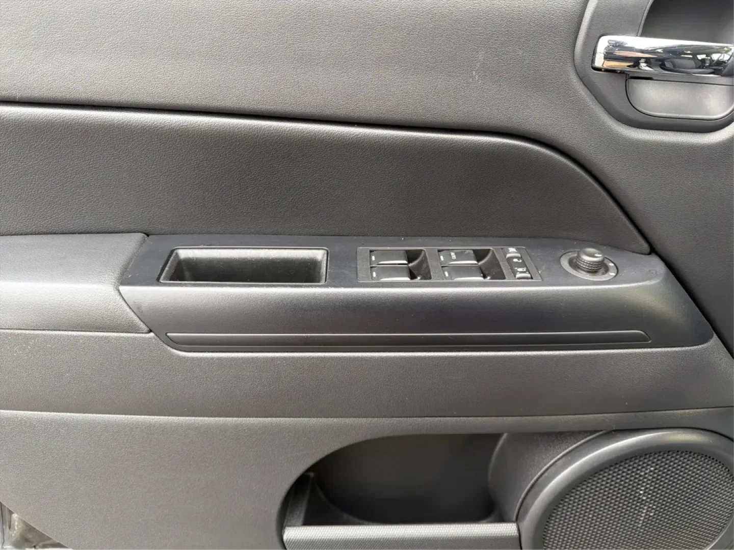 2015 Jeep Patriot Altitude Edition (1C4NJPBA7FD) with an 2L I-4 DOHC engine, Automatic transmission, located at 1184 Kauffman Ave, Fairborn, OH, 45324, (937) 908-9800, 39.807072, -84.030914 - **Adventure Awaits with the 2015 Jeep Patriot Altitude Edition!**<br /> <br /> Are you ready to elevate your weekend adventures or make daily commutes a breeze? At Advantage Car and Credit in Fairborn, OH, we have just the vehicle for you-the 2015 Jeep Patriot Altitude Edition! This rugged yet comfo - Photo#17