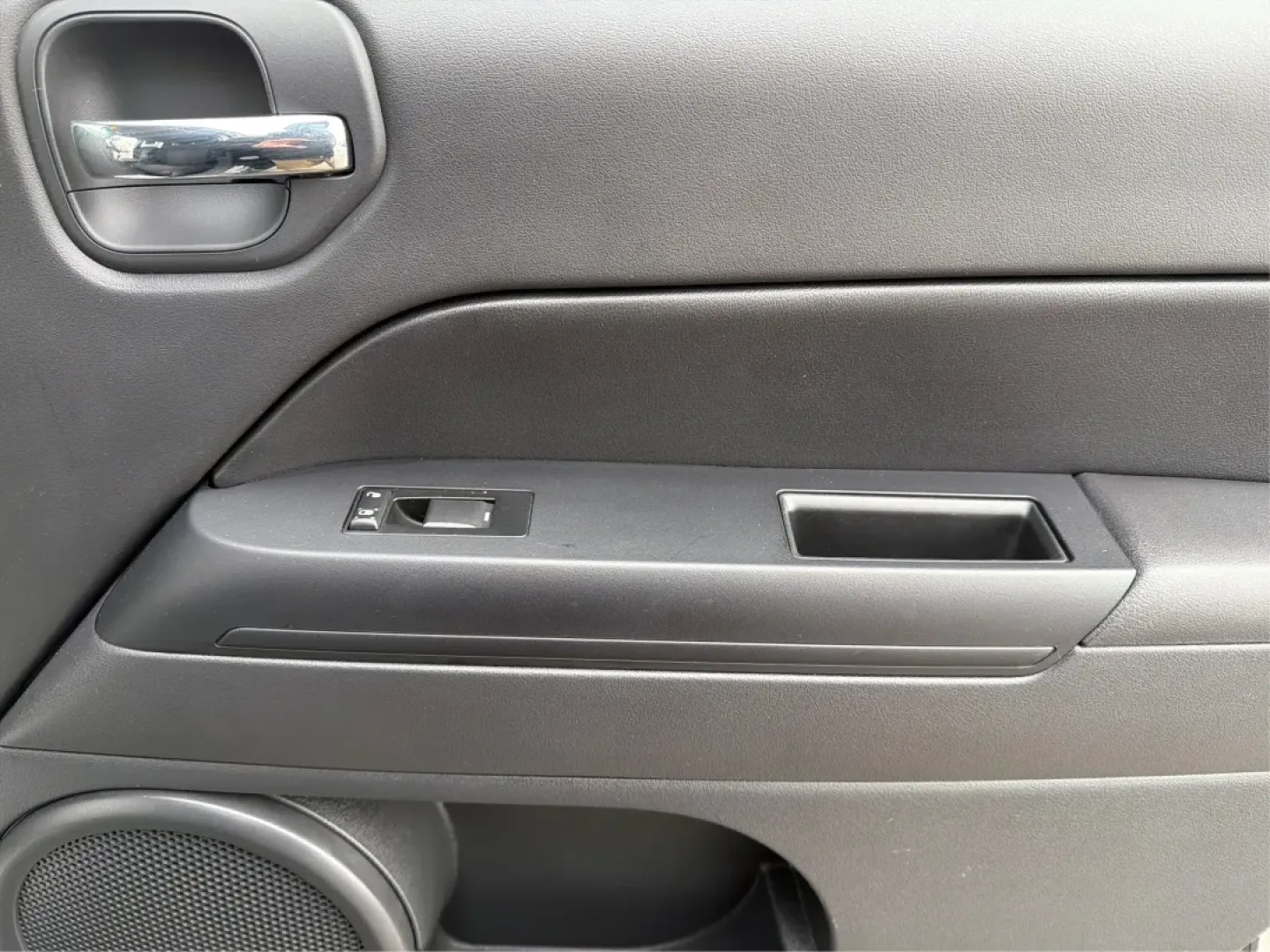 2015 Jeep Patriot Altitude Edition (1C4NJPBA7FD) with an 2L I-4 DOHC engine, Automatic transmission, located at 1184 Kauffman Ave, Fairborn, OH, 45324, (937) 908-9800, 39.807072, -84.030914 - **Adventure Awaits with the 2015 Jeep Patriot Altitude Edition!**<br /> <br /> Are you ready to elevate your weekend adventures or make daily commutes a breeze? At Advantage Car and Credit in Fairborn, OH, we have just the vehicle for you-the 2015 Jeep Patriot Altitude Edition! This rugged yet comfo - Photo#18