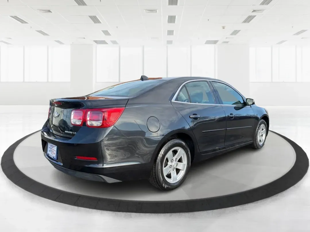 2014 Chevrolet Malibu 1LS (1G11B5SL3EF) with an ECOTEC 2.5L I-4 gasoline direct injection engine, located at 1230 East Main St, Xenia, OH, 45385, (937) 908-9800, 39.688026, -83.910172 - Discover the perfect blend of style, comfort, and performance with the 2014 Chevrolet Malibu 1LS, now available at Advantage Car and Credit in Xenia, OH! If you're seeking a dependable vehicle for your daily commute, weekend getaways, or family outings, this sedan is designed to meet your needs. Wit - Photo#2
