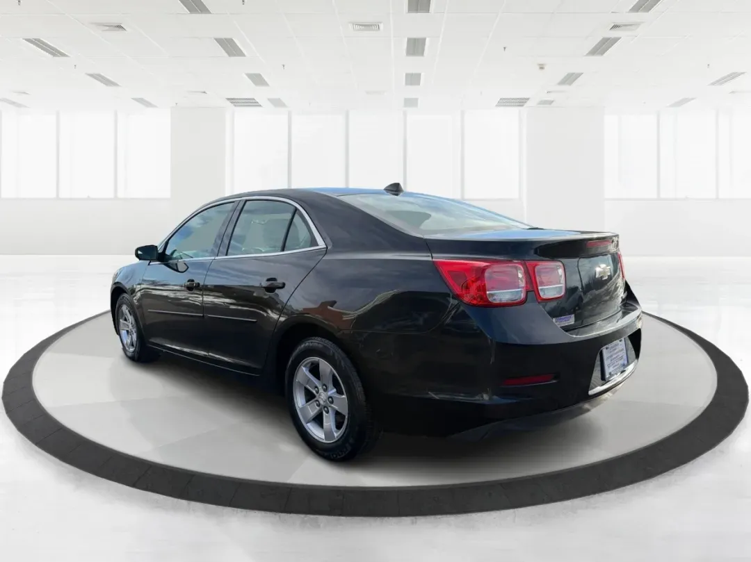 2014 Chevrolet Malibu 1LS (1G11B5SL3EF) with an ECOTEC 2.5L I-4 gasoline direct injection engine, located at 1230 East Main St, Xenia, OH, 45385, (937) 908-9800, 39.688026, -83.910172 - Discover the perfect blend of style, comfort, and performance with the 2014 Chevrolet Malibu 1LS, now available at Advantage Car and Credit in Xenia, OH! If you're seeking a dependable vehicle for your daily commute, weekend getaways, or family outings, this sedan is designed to meet your needs. Wit - Photo#4