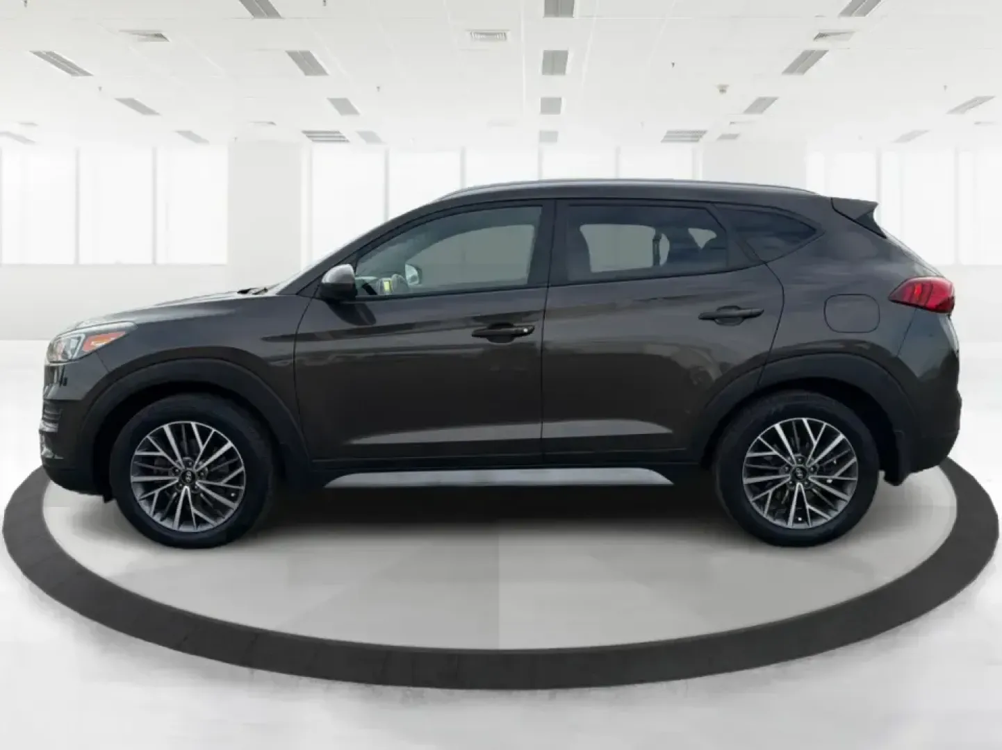 2019 Hyundai Tucson SEL (KM8J3CAL6KU) with an Theta 2.4L I-4 gasoline direct injection engine, 6A transmission, located at 1184 Kauffman Ave, Fairborn, OH, 45324, (937) 908-9800, 39.807072, -84.030914 - **Adventure Awaits with the 2019 Hyundai Tucson SEL at Advantage Car and Credit - Fairborn!**<br /> <br /> Are you ready to elevate your lifestyle and explore the great outdoors? The 2019 Hyundai Tucson SEL is the perfect companion for both weekend adventures and everyday commutes. With its spacious - Photo#5