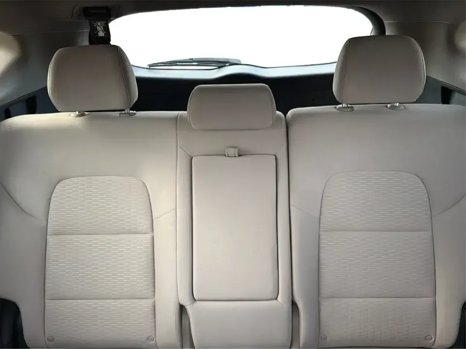 2019 Hyundai Tucson SEL (KM8J3CAL6KU) with an Theta 2.4L I-4 gasoline direct injection engine, 6A transmission, located at 1230 East Main St, Xenia, OH, 45385, (937) 908-9800, 39.688026, -83.910172 - **Adventure Awaits with the 2019 Hyundai Tucson SEL at Advantage Car and Credit - Fairborn!**<br /> <br /> Are you ready to elevate your lifestyle and explore the great outdoors? The 2019 Hyundai Tucson SEL is the perfect companion for both weekend adventures and everyday commutes. With its spacious - Photo#14