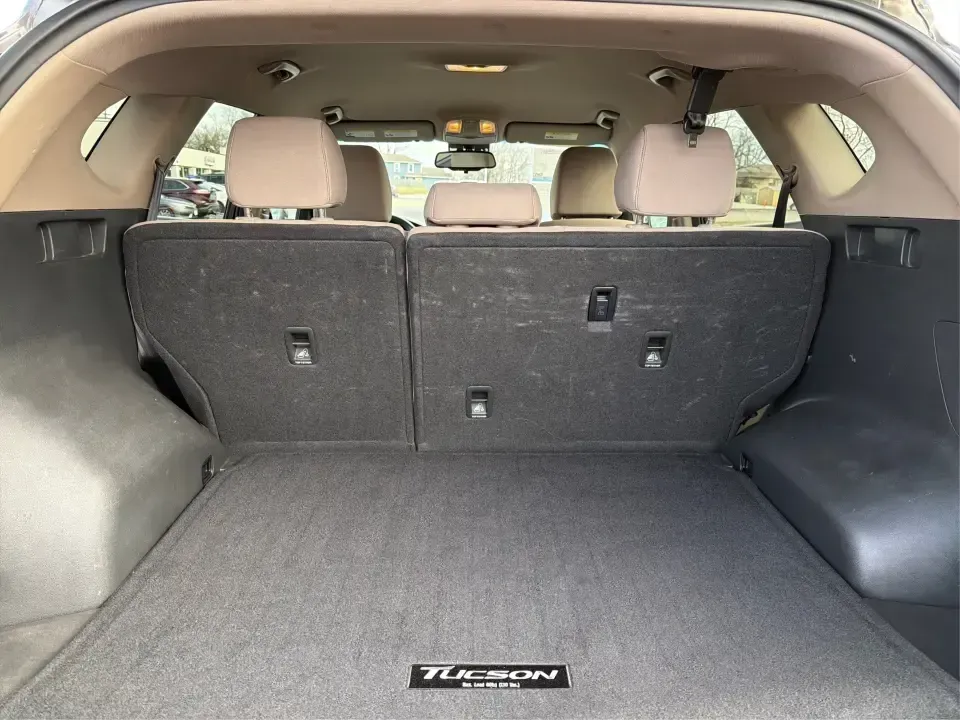 2019 Hyundai Tucson SEL (KM8J3CAL6KU) with an Theta 2.4L I-4 gasoline direct injection engine, 6A transmission, located at 1099 N County Rd 25A , Troy, OH, 45373, (937) 908-9800, 40.057079, -84.212883 - **Adventure Awaits with the 2019 Hyundai Tucson SEL at Advantage Car and Credit - Fairborn!**<br /> <br /> Are you ready to elevate your lifestyle and explore the great outdoors? The 2019 Hyundai Tucson SEL is the perfect companion for both weekend adventures and everyday commutes. With its spacious - Photo#12