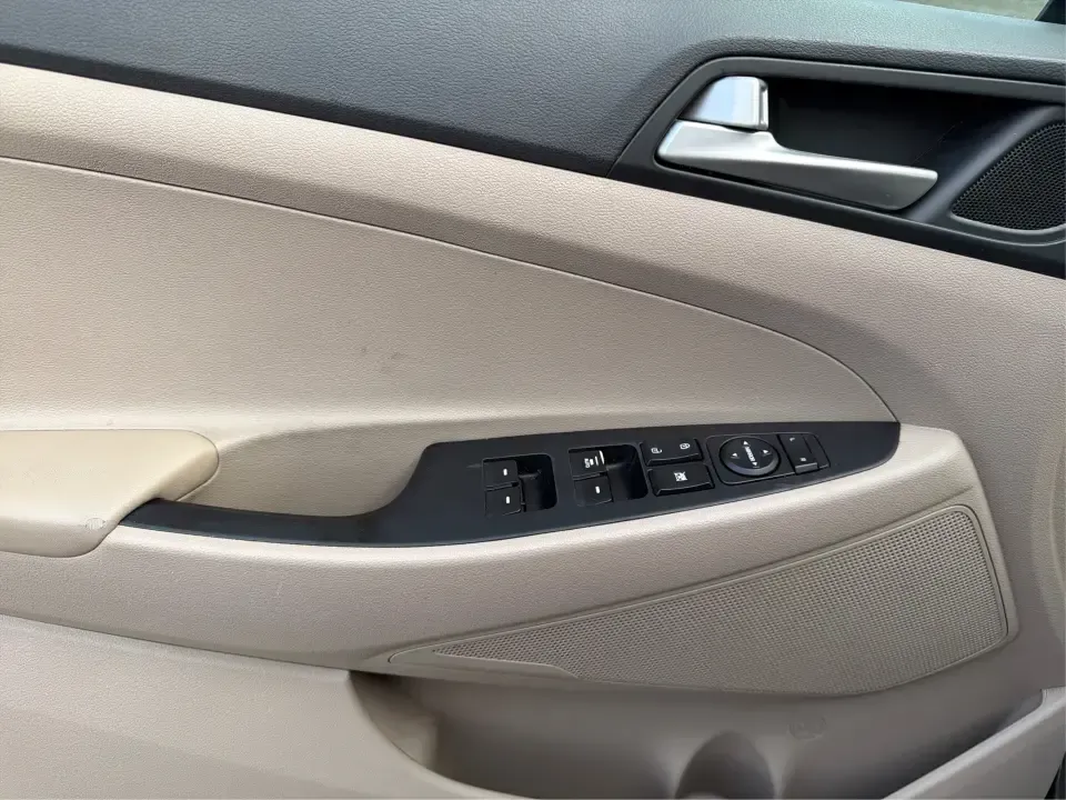 2019 Hyundai Tucson SEL (KM8J3CAL6KU) with an Theta 2.4L I-4 gasoline direct injection engine, 6A transmission, located at 1099 N County Rd 25A , Troy, OH, 45373, (937) 908-9800, 40.057079, -84.212883 - **Adventure Awaits with the 2019 Hyundai Tucson SEL at Advantage Car and Credit - Fairborn!**<br /> <br /> Are you ready to elevate your lifestyle and explore the great outdoors? The 2019 Hyundai Tucson SEL is the perfect companion for both weekend adventures and everyday commutes. With its spacious - Photo#18