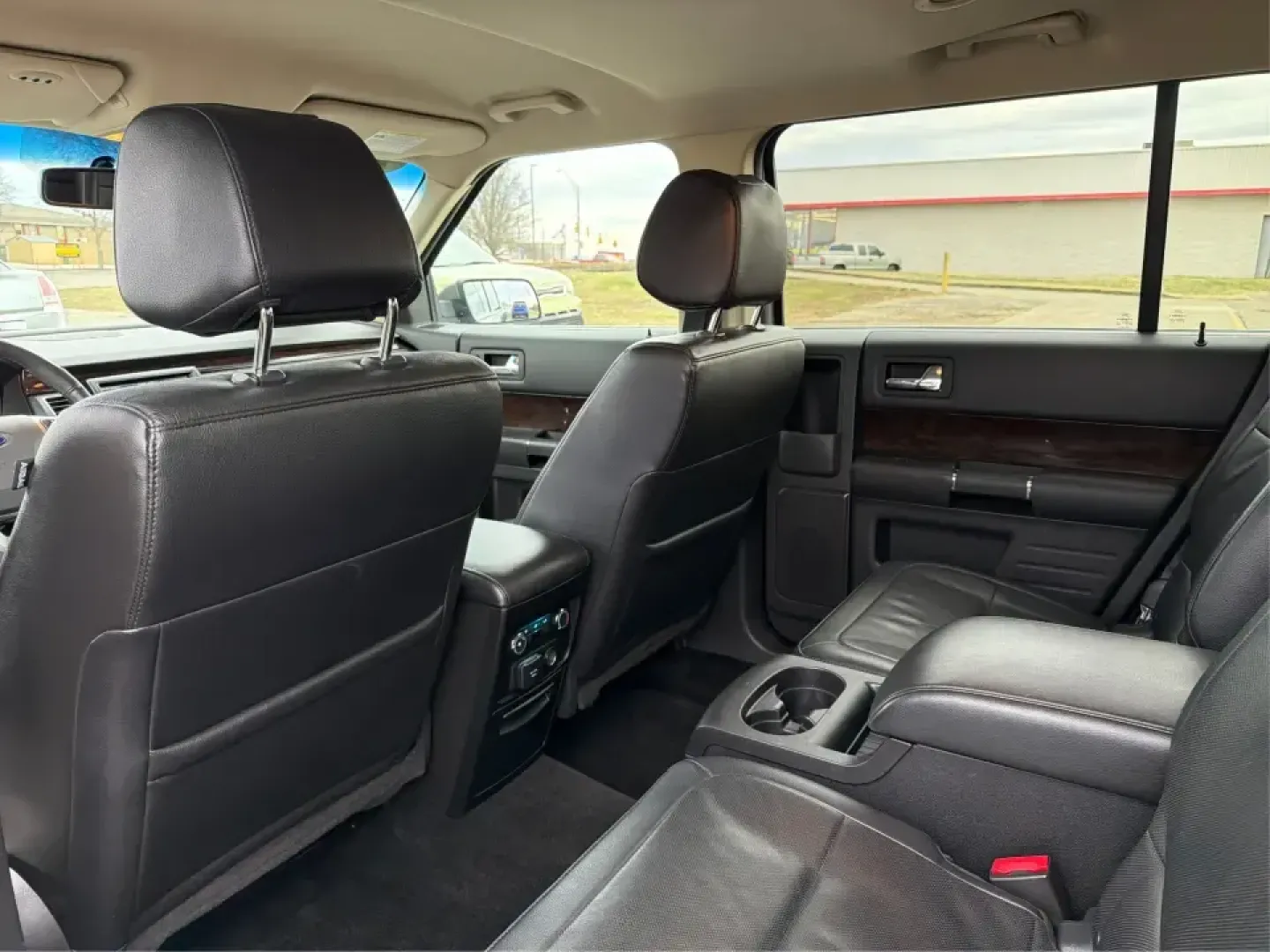 2014 Ford Flex Limited (2FMGK5D89EB) with an 3.5L V-6 DOHC engine, 6-Speed Automatic Overdrive transmission, located at 1230 East Main St, Xenia, OH, 45385, (937) 908-9800, 39.688026, -83.910172 - Are you ready to upgrade your lifestyle with a reliable vehicle that accommodates both family adventures and daily commutes? Look no further than this stunning 2014 Ford Flex Limited, available now at Advantage Car and Credit in Moraine, OH. With its spacious interior, versatile cargo capacity, and - Photo#10