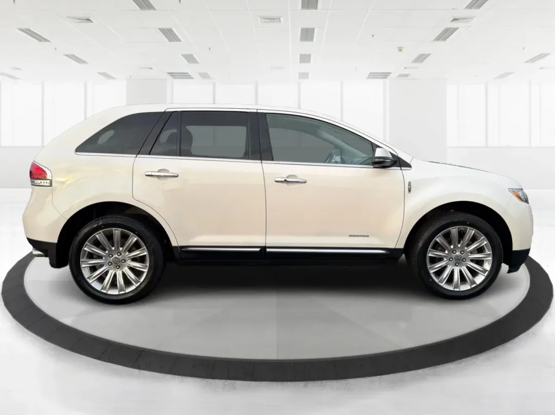 2014 Lincoln MKX Base (2LMDJ8JK2EB) with an Other engine, located at 1230 East Main St, Xenia, OH, 45385, (937) 908-9800, 39.688026, -83.910172 - 2014 Lincoln MKX Base - Photo#1