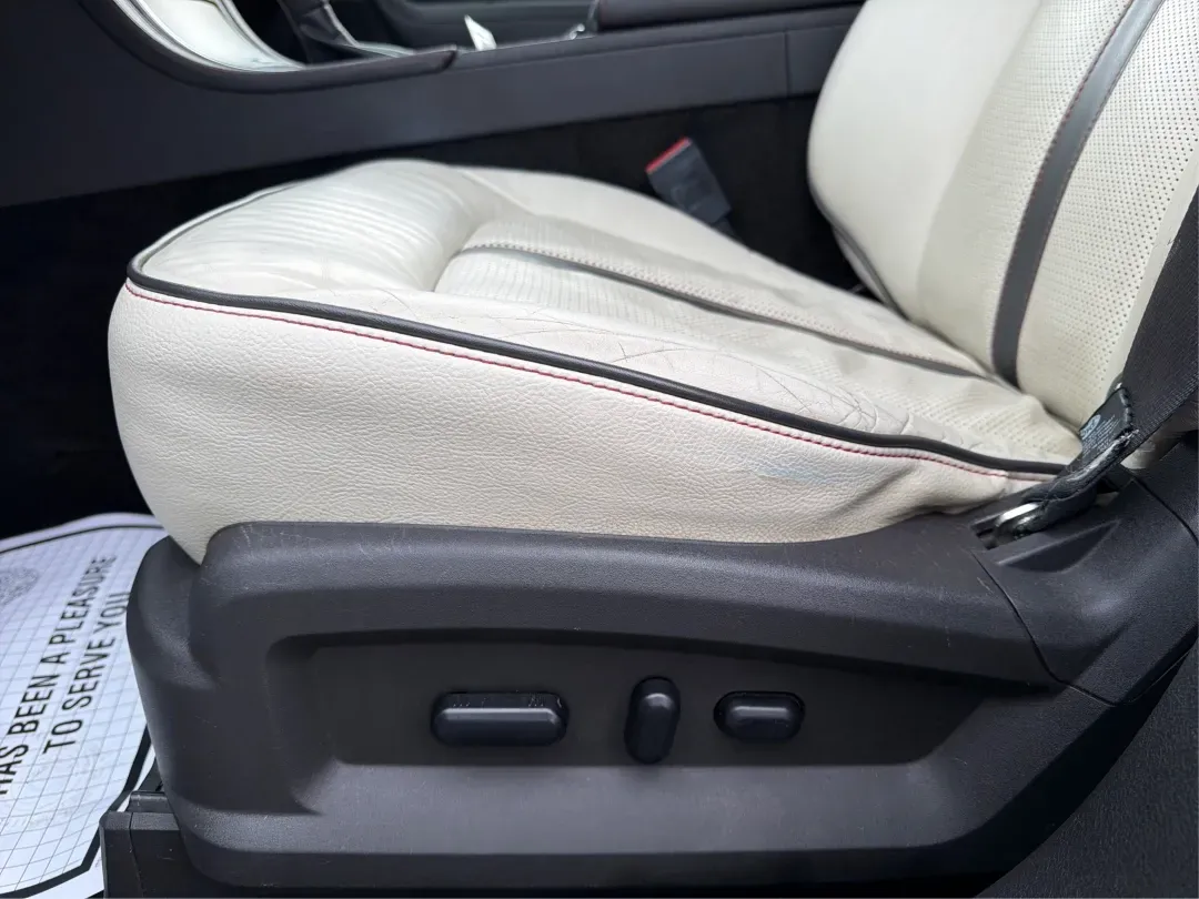 2014 Lincoln MKX Base (2LMDJ8JK2EB) with an Other engine, located at 1230 East Main St, Xenia, OH, 45385, (937) 908-9800, 39.688026, -83.910172 - 2014 Lincoln MKX Base - Photo#18