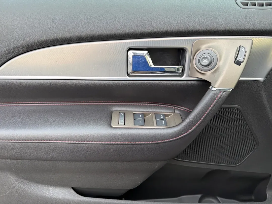 2014 Lincoln MKX Base (2LMDJ8JK2EB) with an Other engine, located at 1230 East Main St, Xenia, OH, 45385, (937) 908-9800, 39.688026, -83.910172 - 2014 Lincoln MKX Base - Photo#19