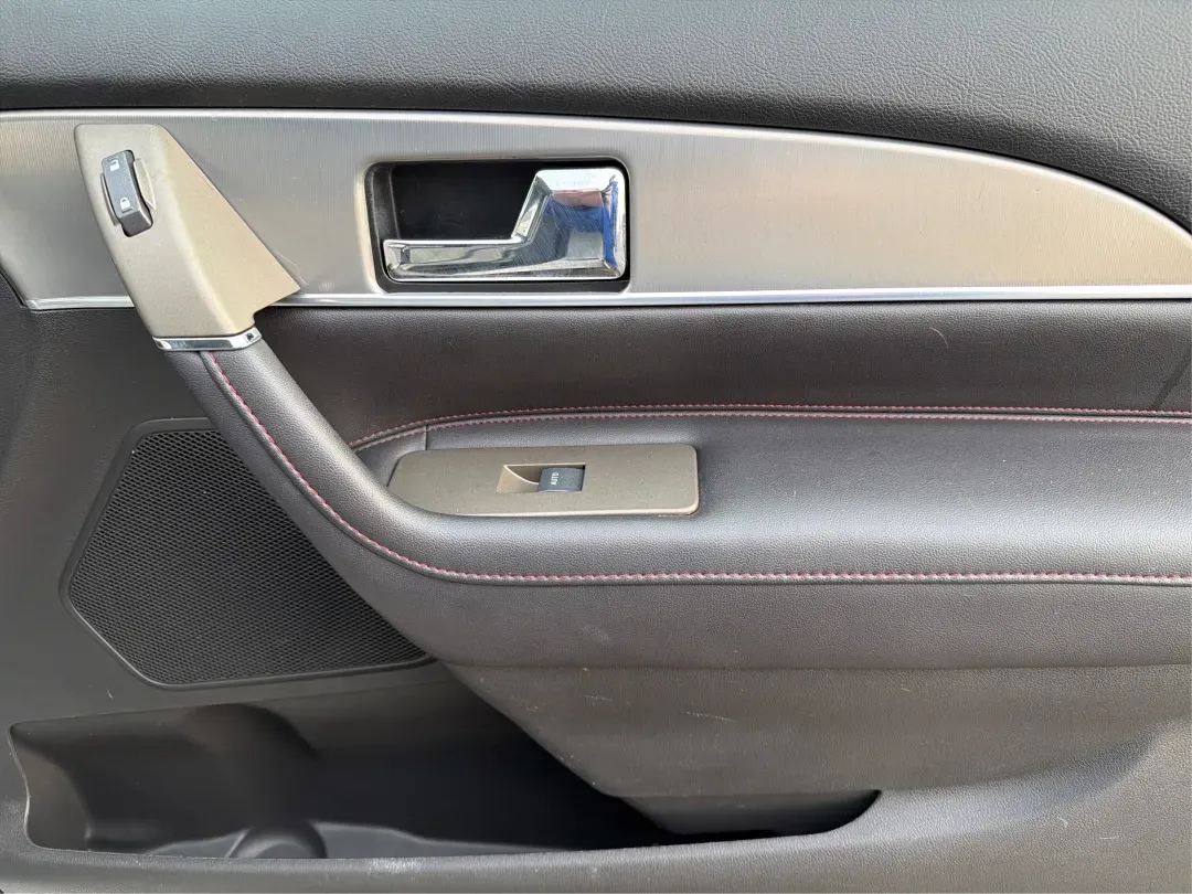 2014 Lincoln MKX Base (2LMDJ8JK2EB) with an Other engine, located at 1230 East Main St, Xenia, OH, 45385, (937) 908-9800, 39.688026, -83.910172 - 2014 Lincoln MKX Base - Photo#20