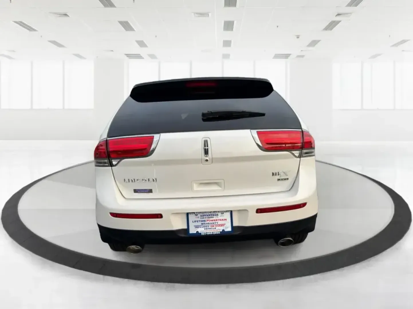 2014 Lincoln MKX Base (2LMDJ8JK2EB) with an 3.7L V6 DOHC 24V engine, 6-Speed Automatic transmission, located at 1230 East Main St, Xenia, OH, 45385, (937) 908-9800, 39.688026, -83.910172 - **Unleash Your Adventures with This 2014 Lincoln MKX at Advantage Car and Credit - Moraine!**<br /> <br /> Are you ready to elevate your driving experience? Whether you're commuting through the bustling roads of Moraine or embarking on weekend getaways to nearby attractions like the beautiful Dayton - Photo#3