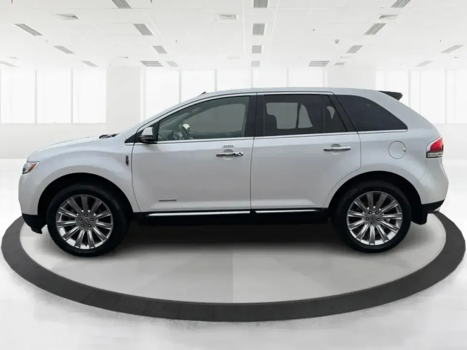 2014 Lincoln MKX Base (2LMDJ8JK2EB) with an 3.7L V6 DOHC 24V engine, 6-Speed Automatic transmission, located at 8750 N County Rd 25A, Piqua, OH, 45356, (937) 908-9800, 40.164391, -84.232513 - **Unleash Your Adventures with This 2014 Lincoln MKX at Advantage Car and Credit - Moraine!**<br /> <br /> Are you ready to elevate your driving experience? Whether you're commuting through the bustling roads of Moraine or embarking on weekend getaways to nearby attractions like the beautiful Dayton - Photo#5