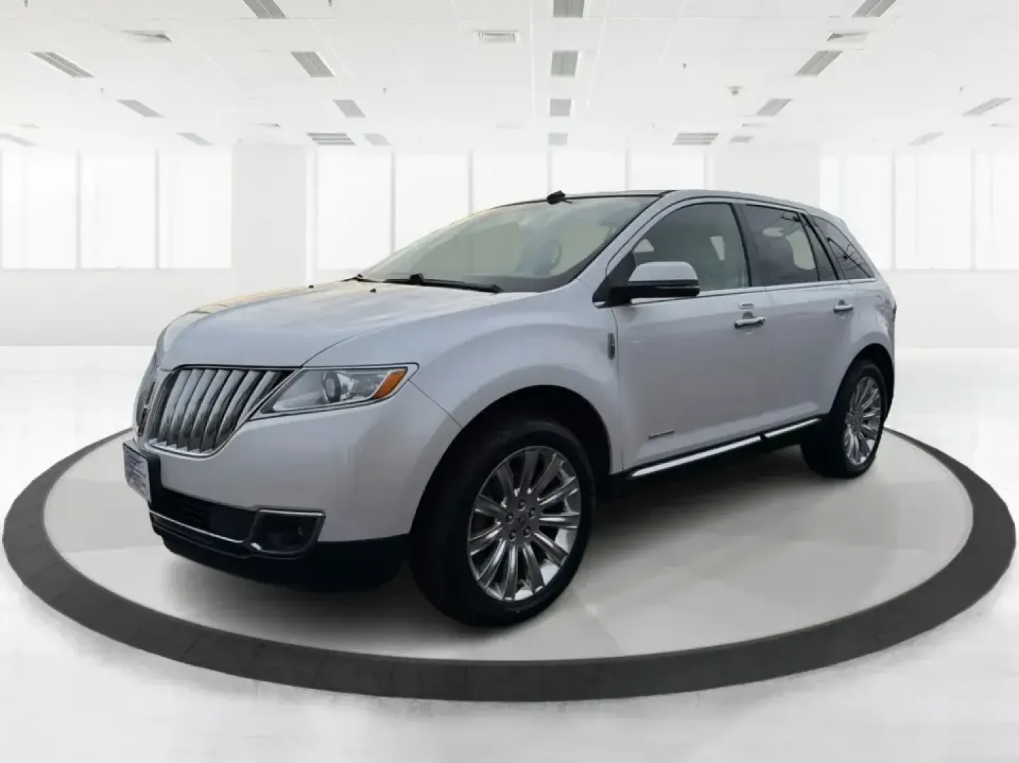 2014 Lincoln MKX Base (2LMDJ8JK2EB) with an 3.7L V6 DOHC 24V engine, 6-Speed Automatic transmission, located at 1230 East Main St, Xenia, OH, 45385, (937) 908-9800, 39.688026, -83.910172 - **Unleash Your Adventures with This 2014 Lincoln MKX at Advantage Car and Credit - Moraine!**<br /> <br /> Are you ready to elevate your driving experience? Whether you're commuting through the bustling roads of Moraine or embarking on weekend getaways to nearby attractions like the beautiful Dayton - Photo#8